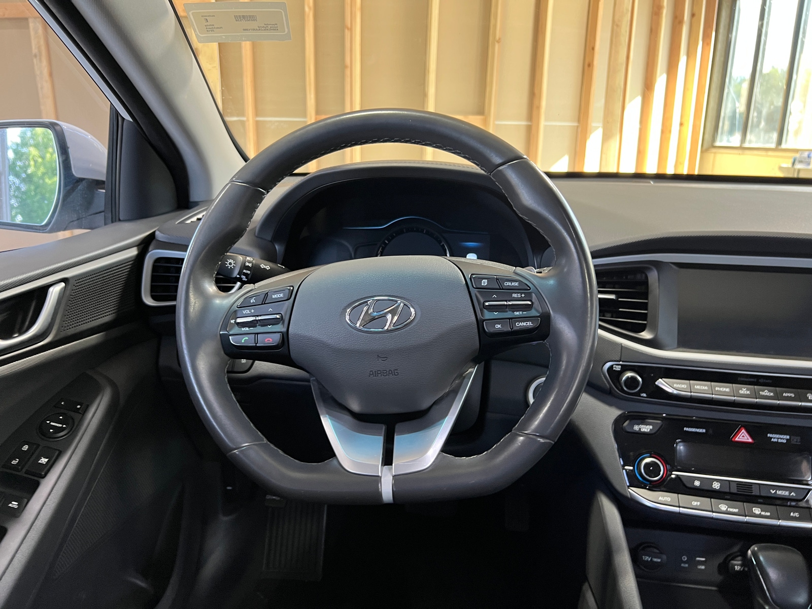 Thumbnail: 2018 Hyundai Ioniq - 4