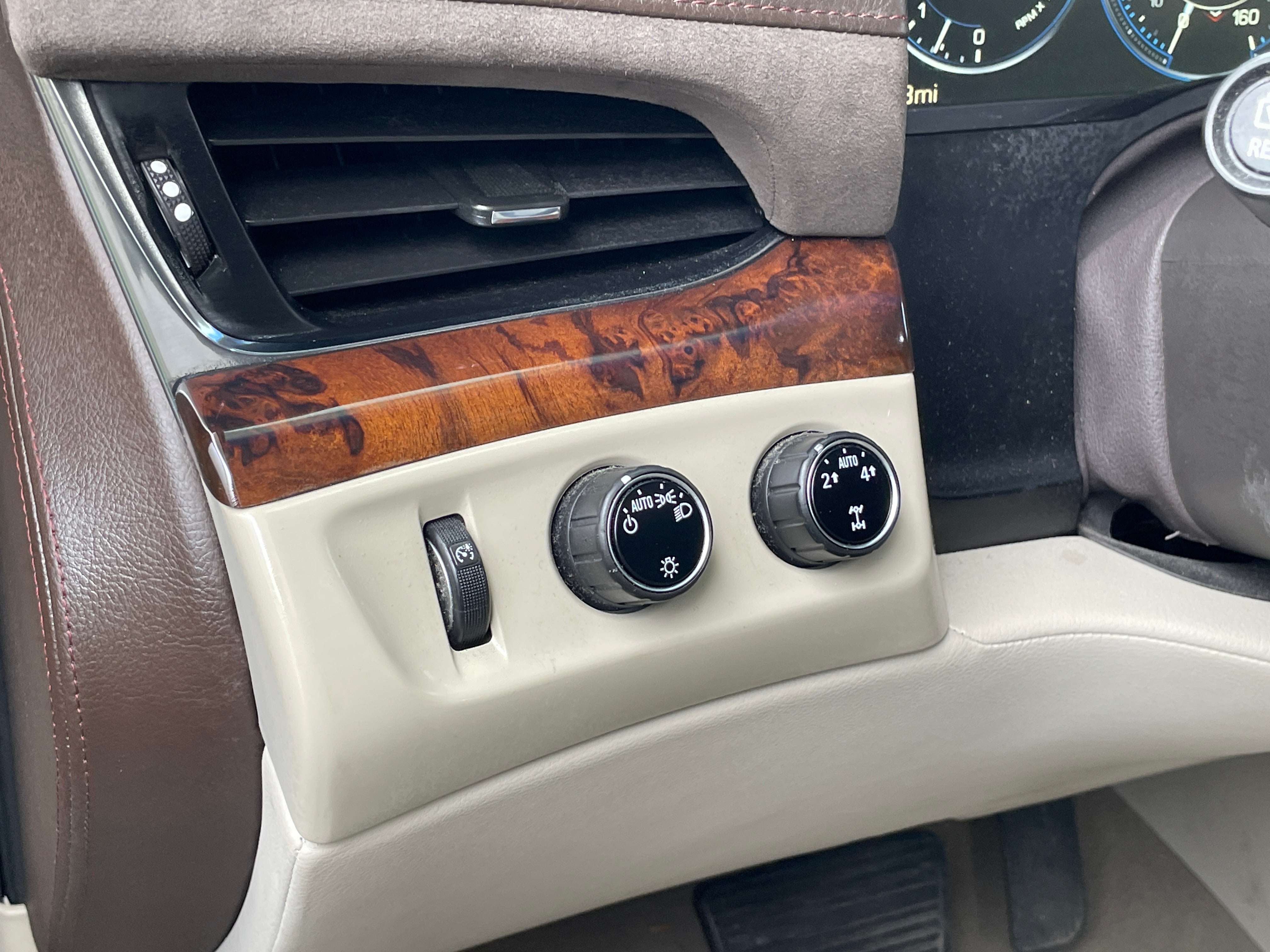 2015 Cadillac Escalade ESV Luxury - Photo 17