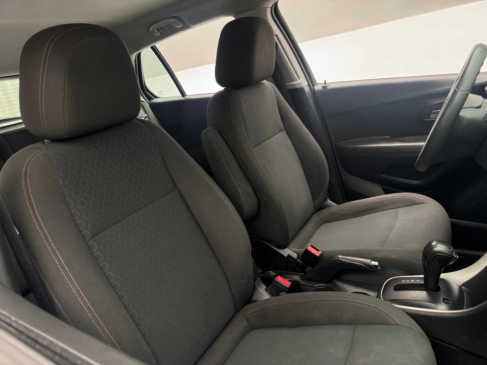 Thumbnail: 2017 Chevrolet Trax - 2