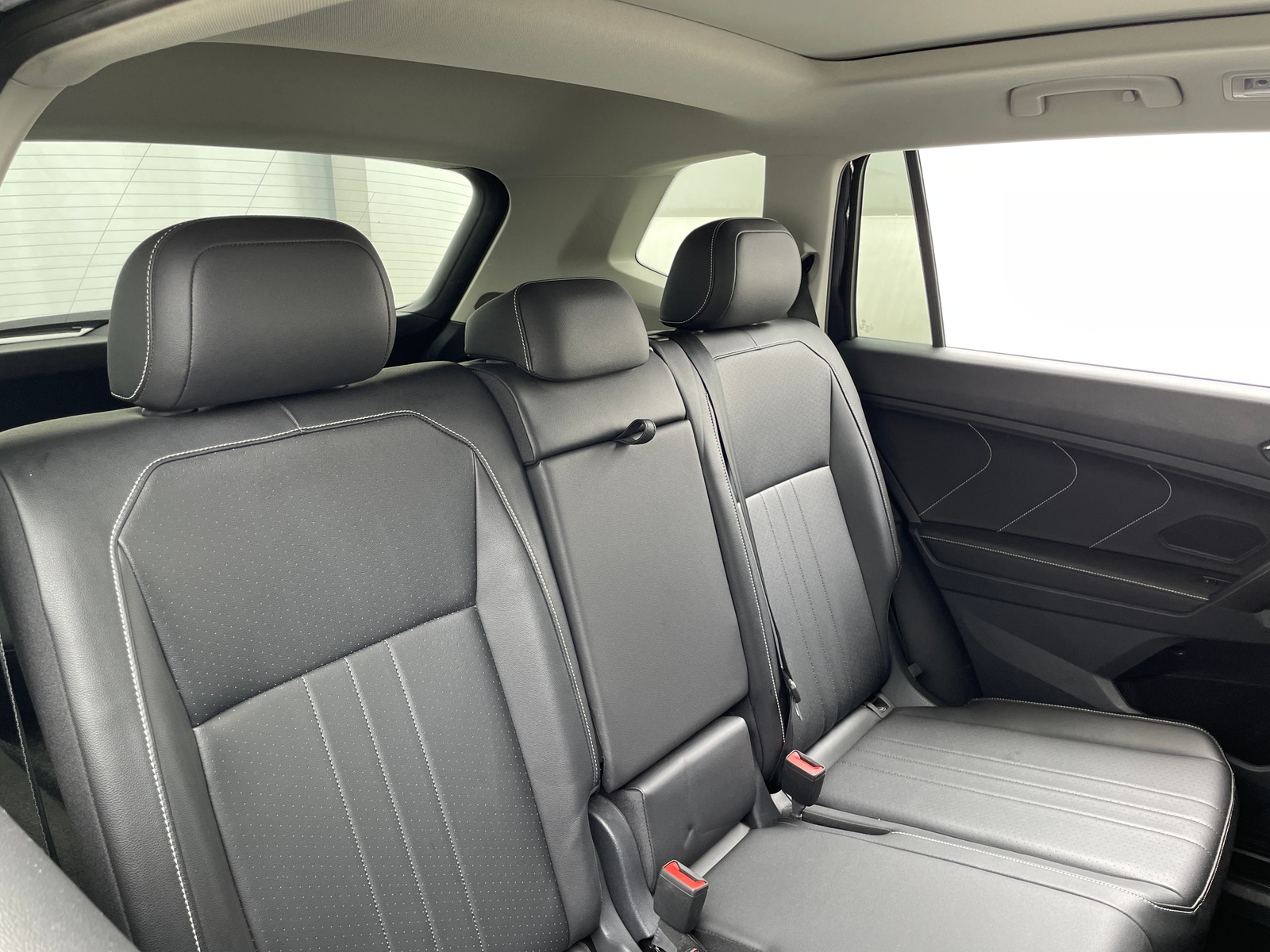 Thumbnail: 2022 Volkswagen Tiguan - 5