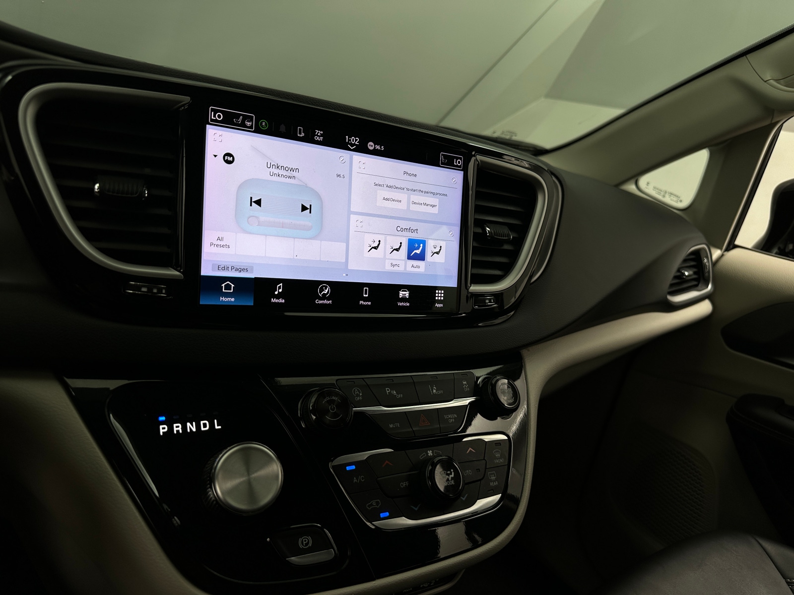 Thumbnail: 2024 Chrysler Pacifica - 3