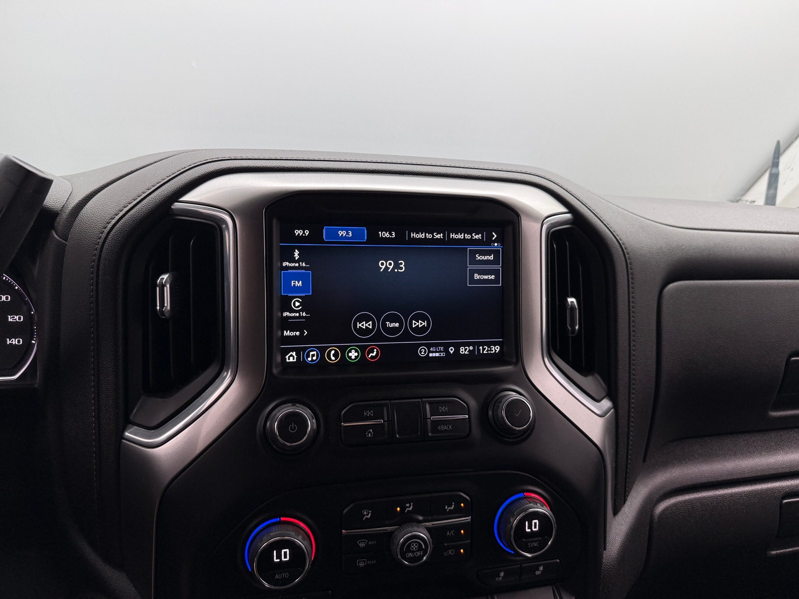 Thumbnail: 2021 Chevrolet Silverado 1500 - 4
