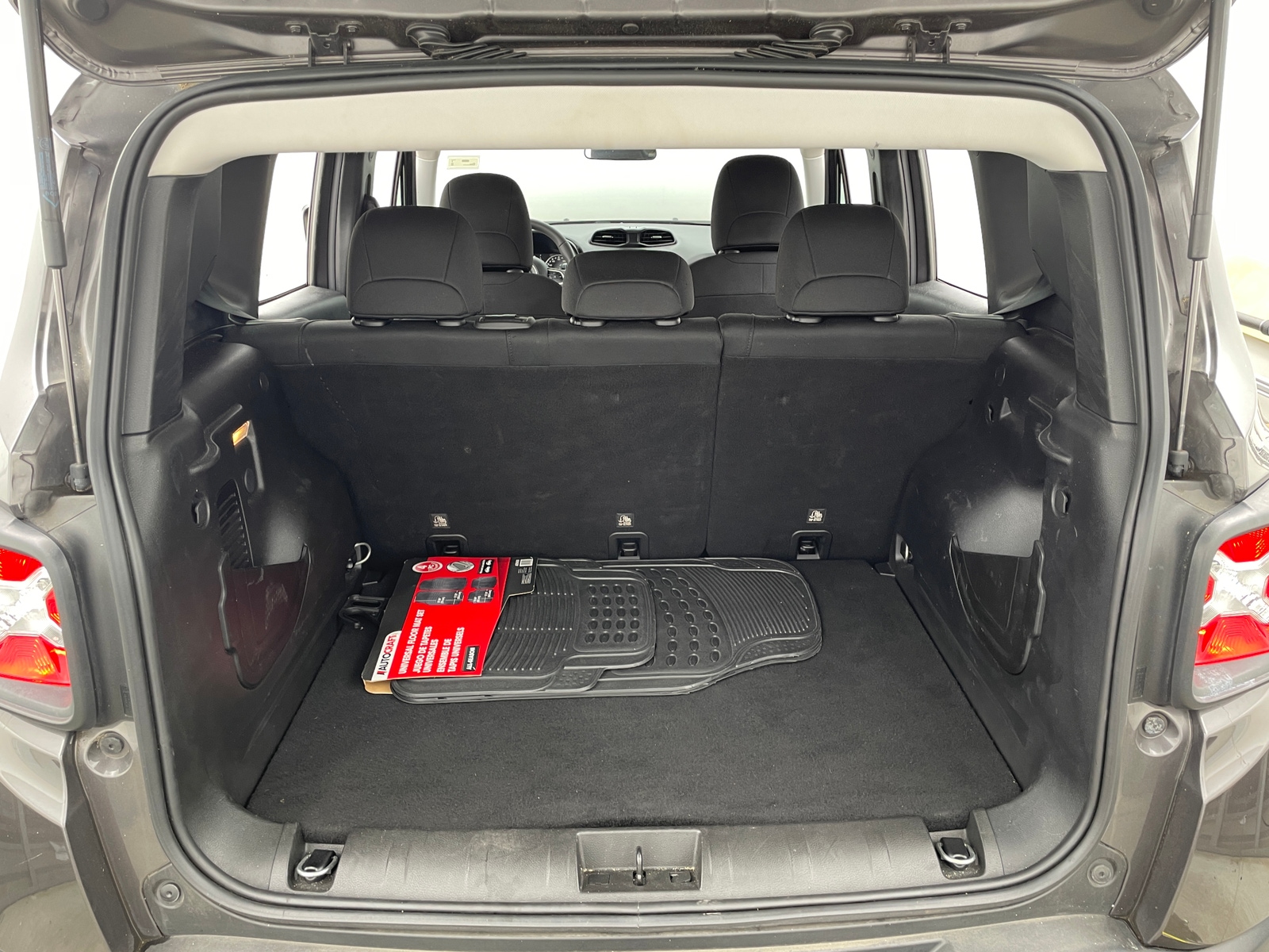 Thumbnail: 2020 Jeep Renegade - 7