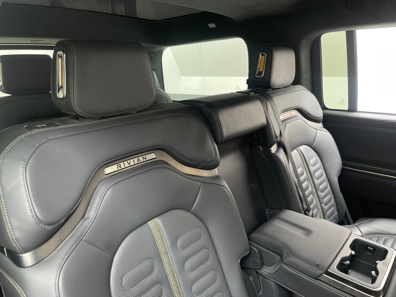 Thumbnail: 2023 Rivian R1S - 5