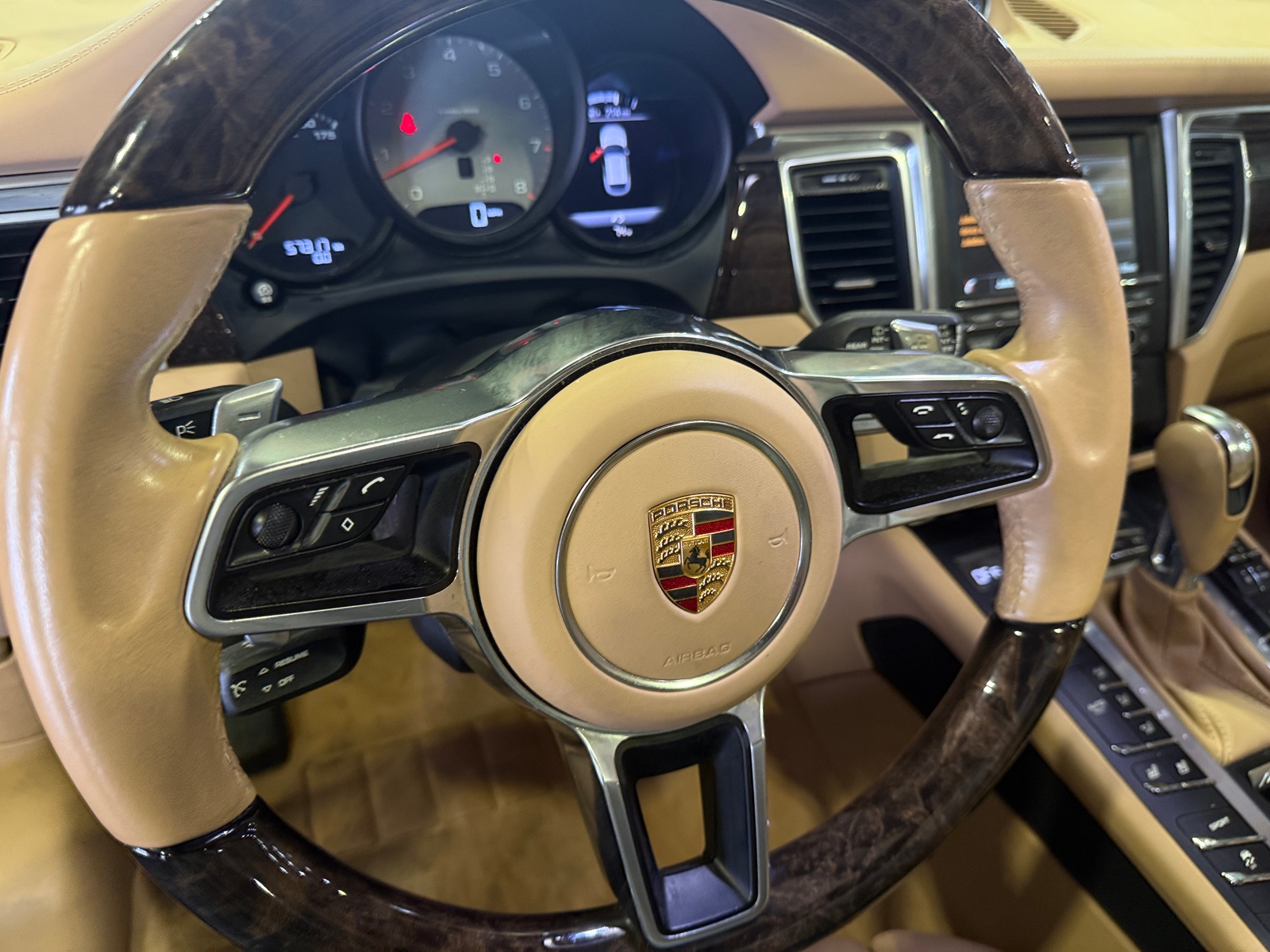 Thumbnail: 2015 Porsche Macan - 4