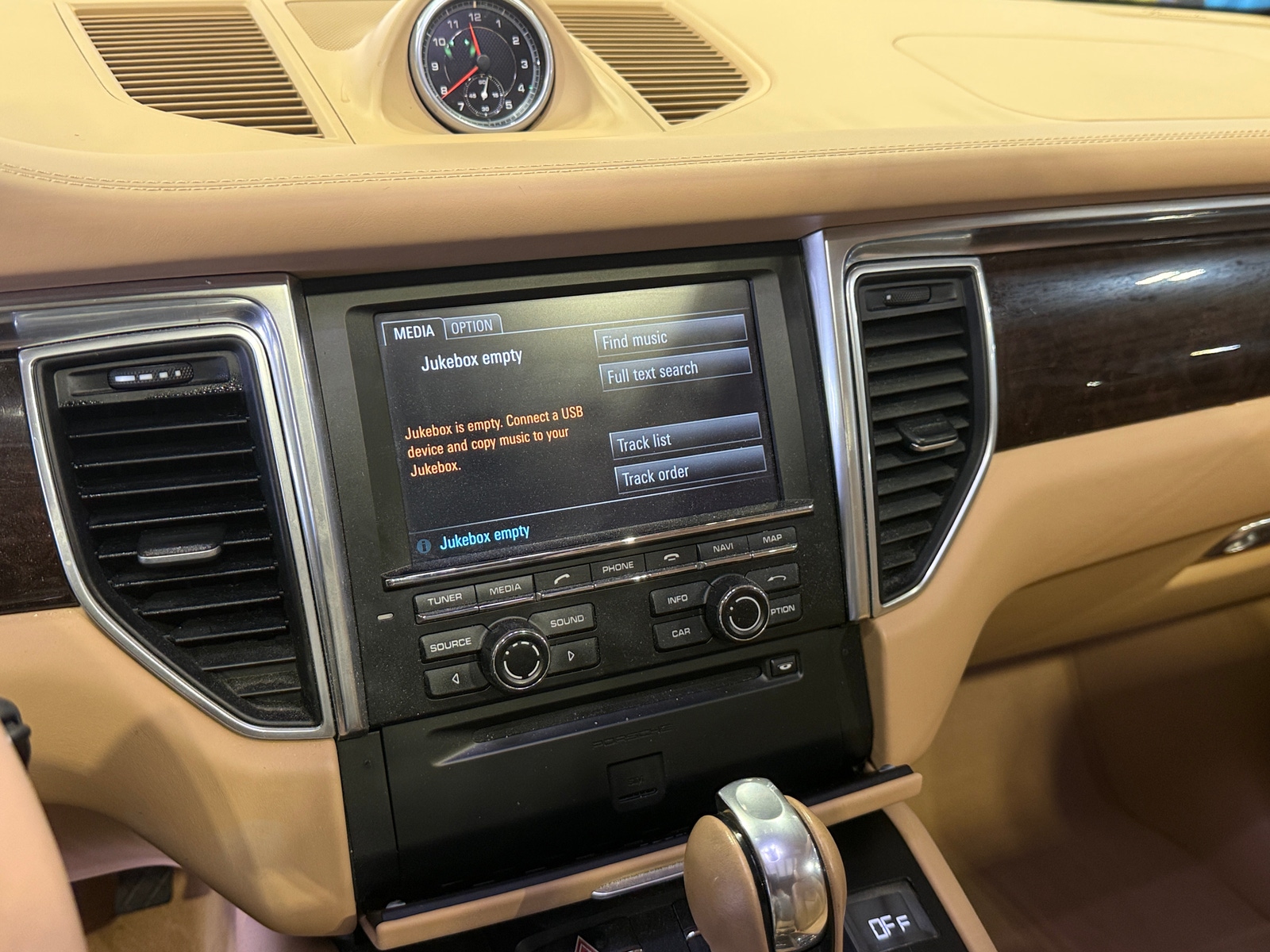 Thumbnail: 2015 Porsche Macan - 3