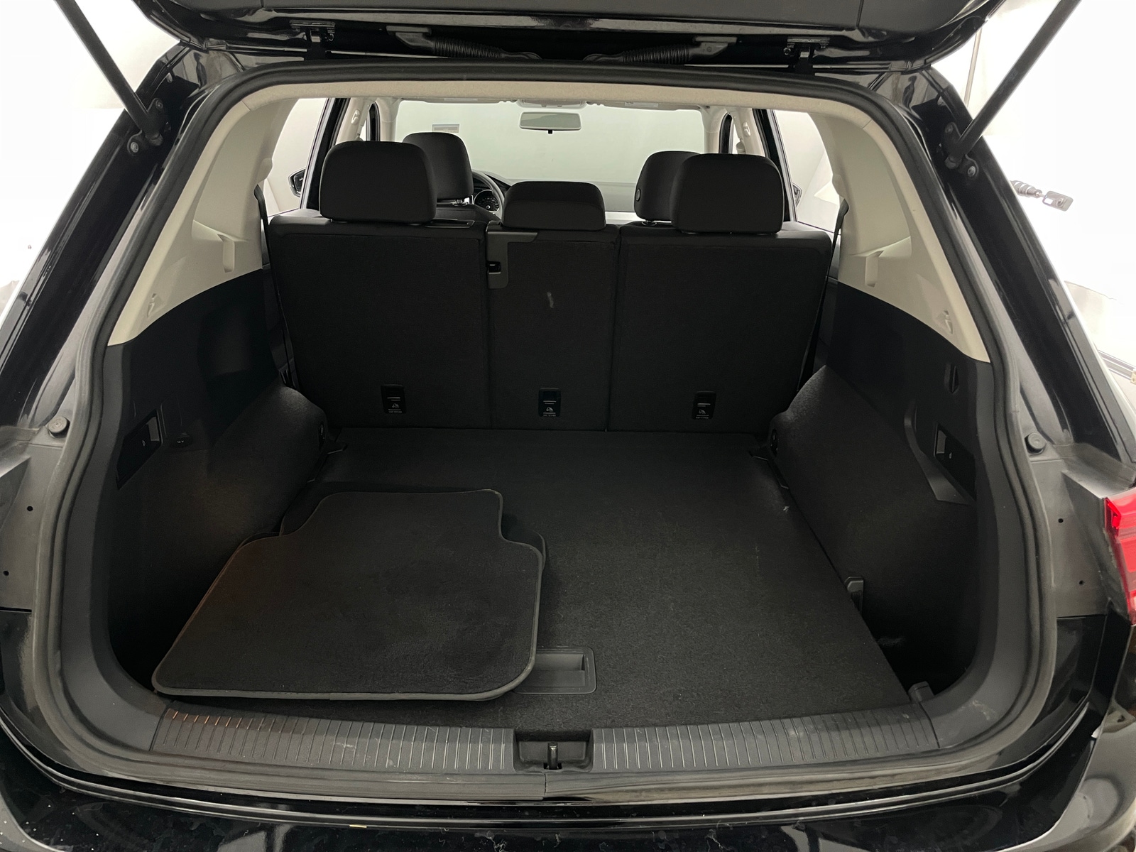Thumbnail: 2019 Volkswagen Tiguan - 7