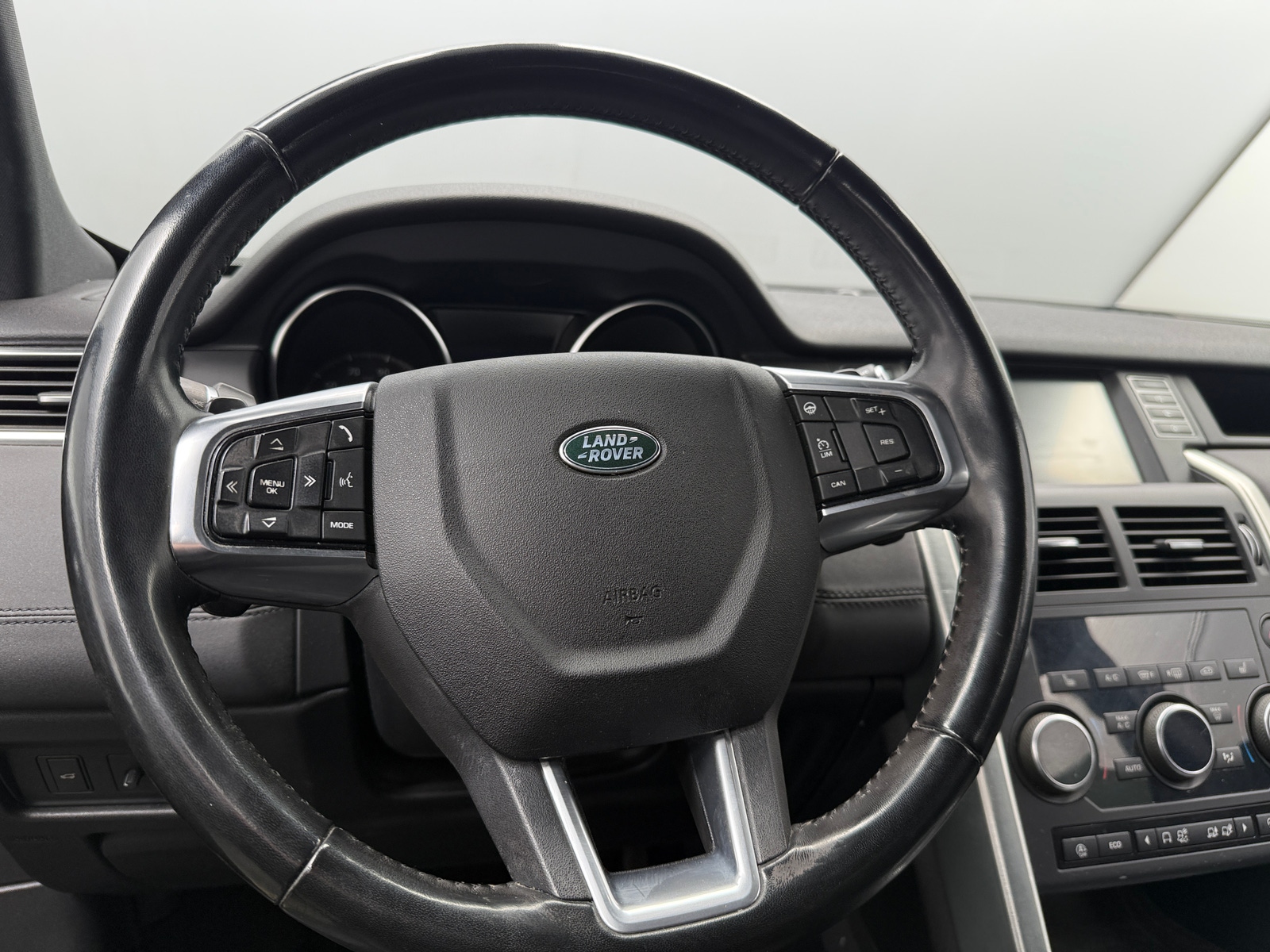 Thumbnail: 2018 Land Rover Discovery Sport - 4