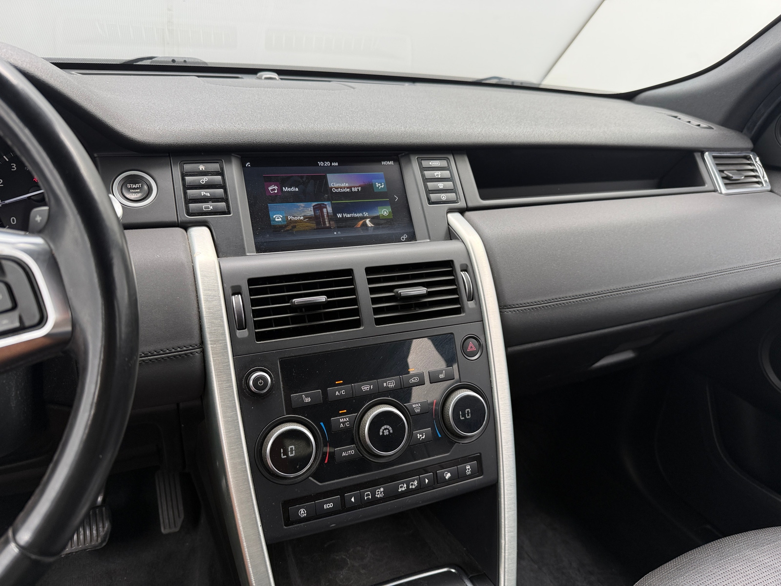 Thumbnail: 2018 Land Rover Discovery Sport - 3