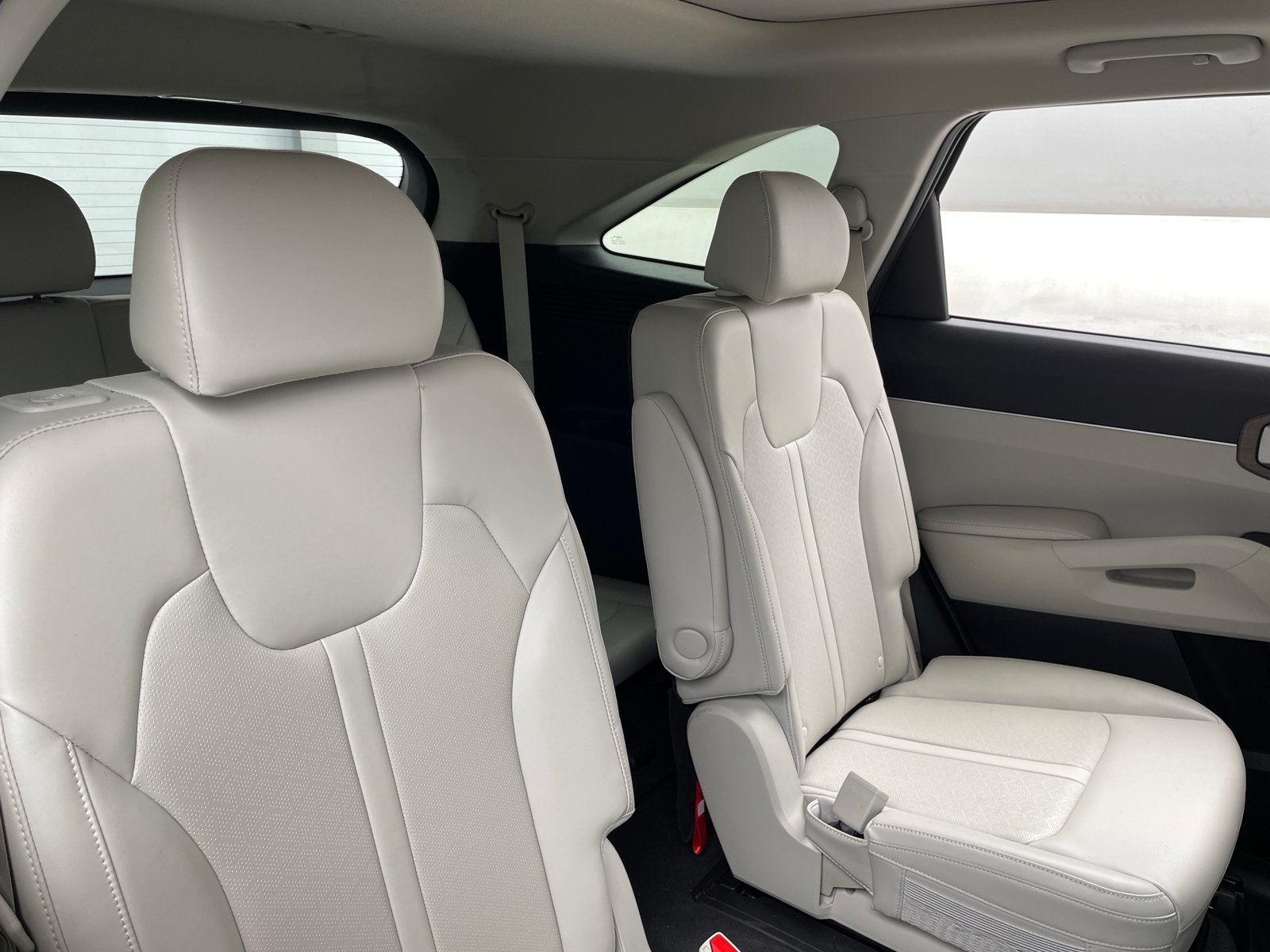 Thumbnail: 2023 Kia Sorento - 5