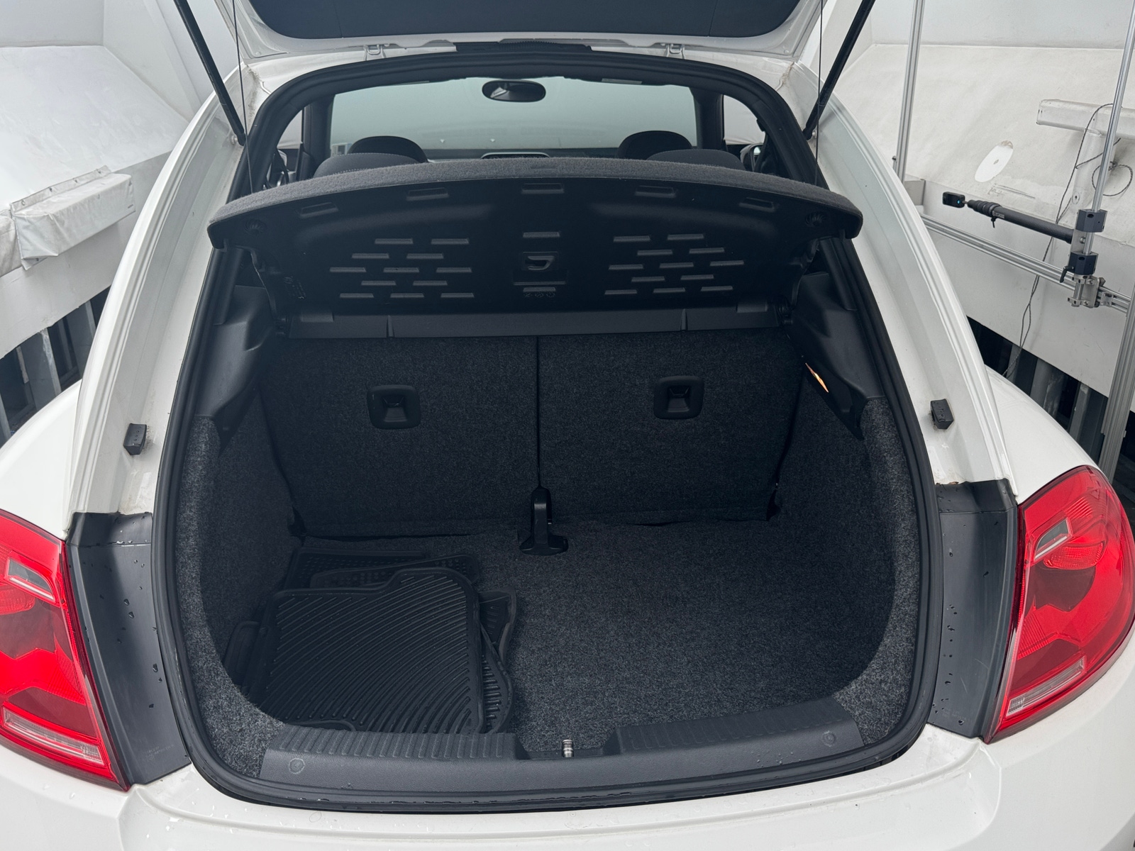 Thumbnail: 2012 Volkswagen Beetle - 7