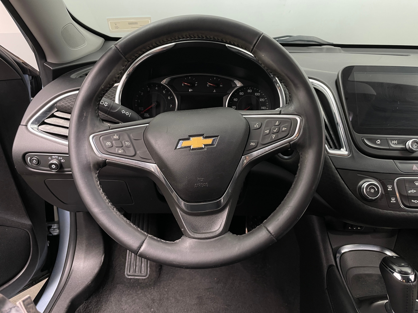 Thumbnail: 2017 Chevrolet Malibu - 5