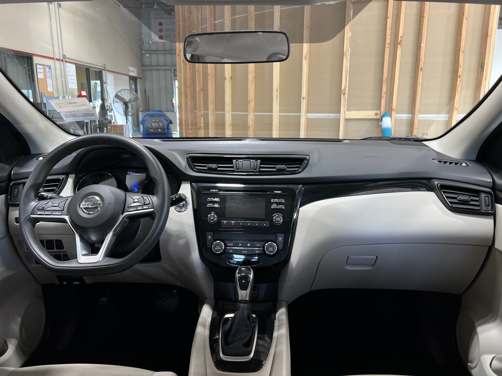 Thumbnail: 2018 Nissan Rogue Sport - 3