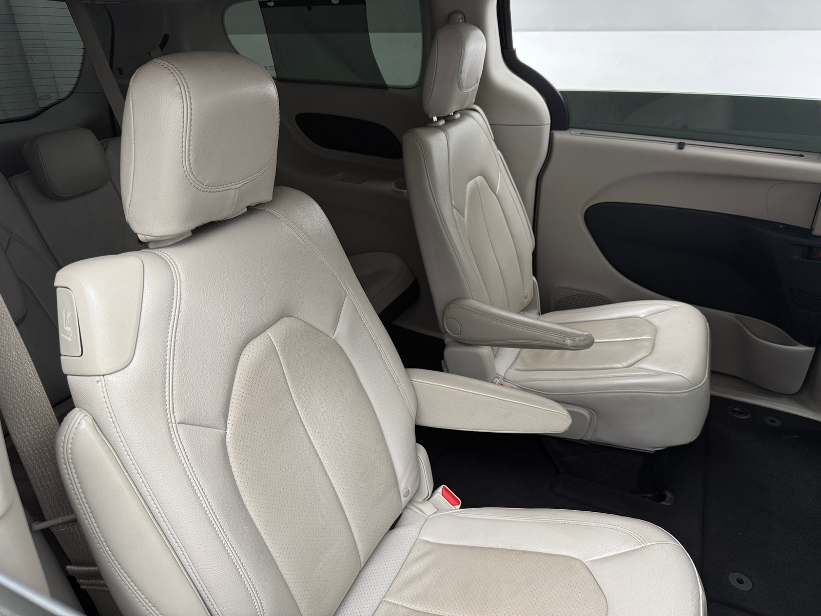 Thumbnail: 2021 Chrysler Pacifica - 5