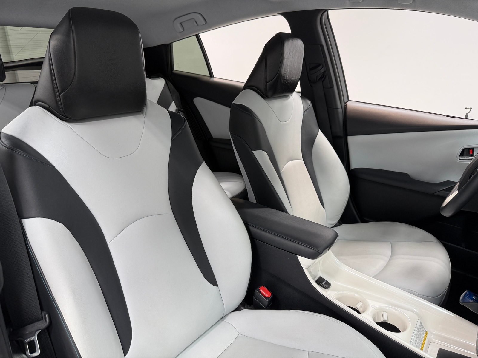 Thumbnail: 2017 Toyota Prius Prime - 2