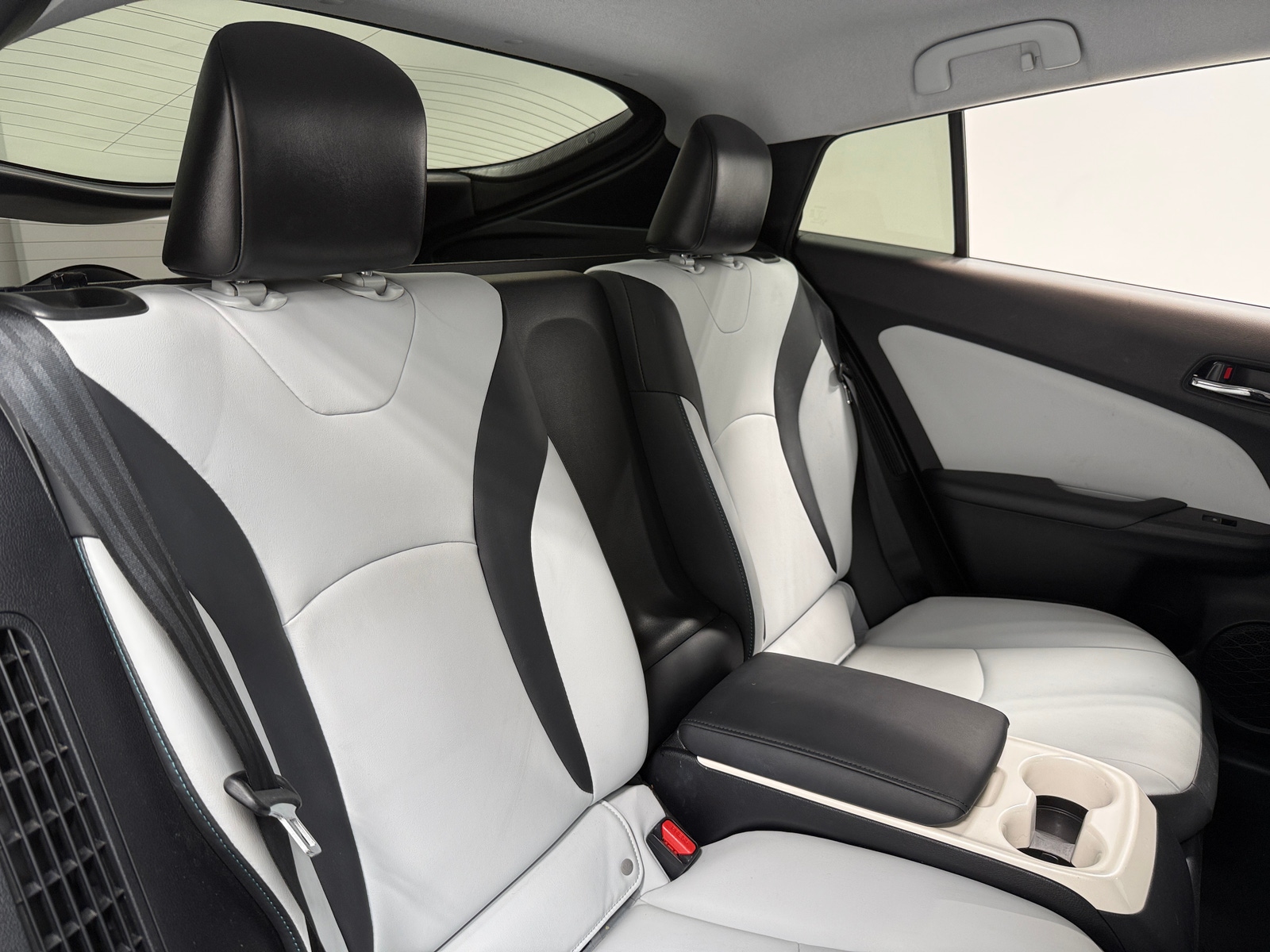 Thumbnail: 2017 Toyota Prius Prime - 6