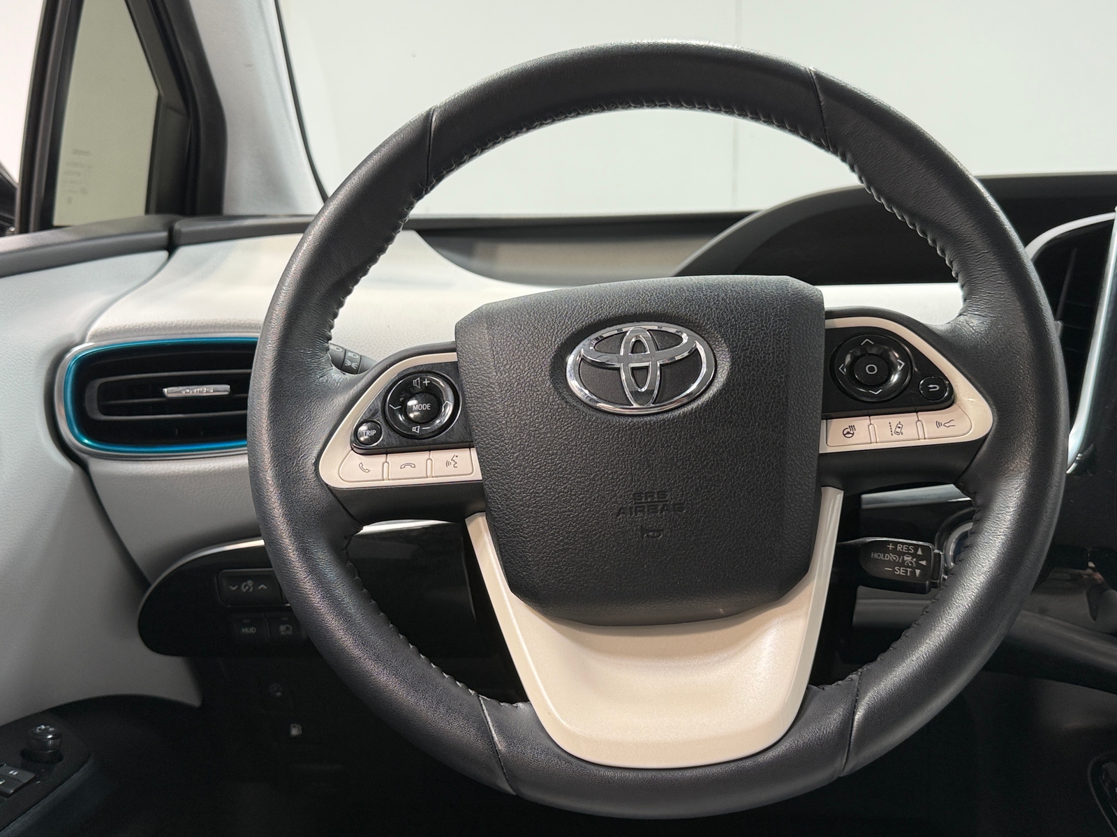 Thumbnail: 2017 Toyota Prius Prime - 5