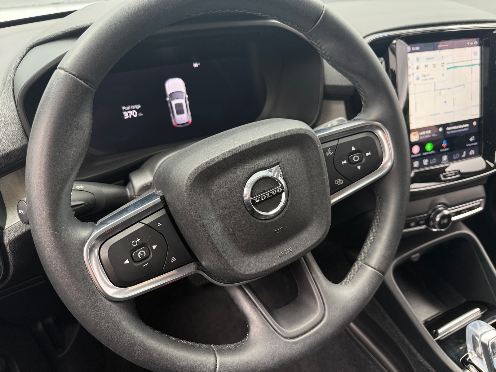 Thumbnail: 2023 Volvo XC40 - 4