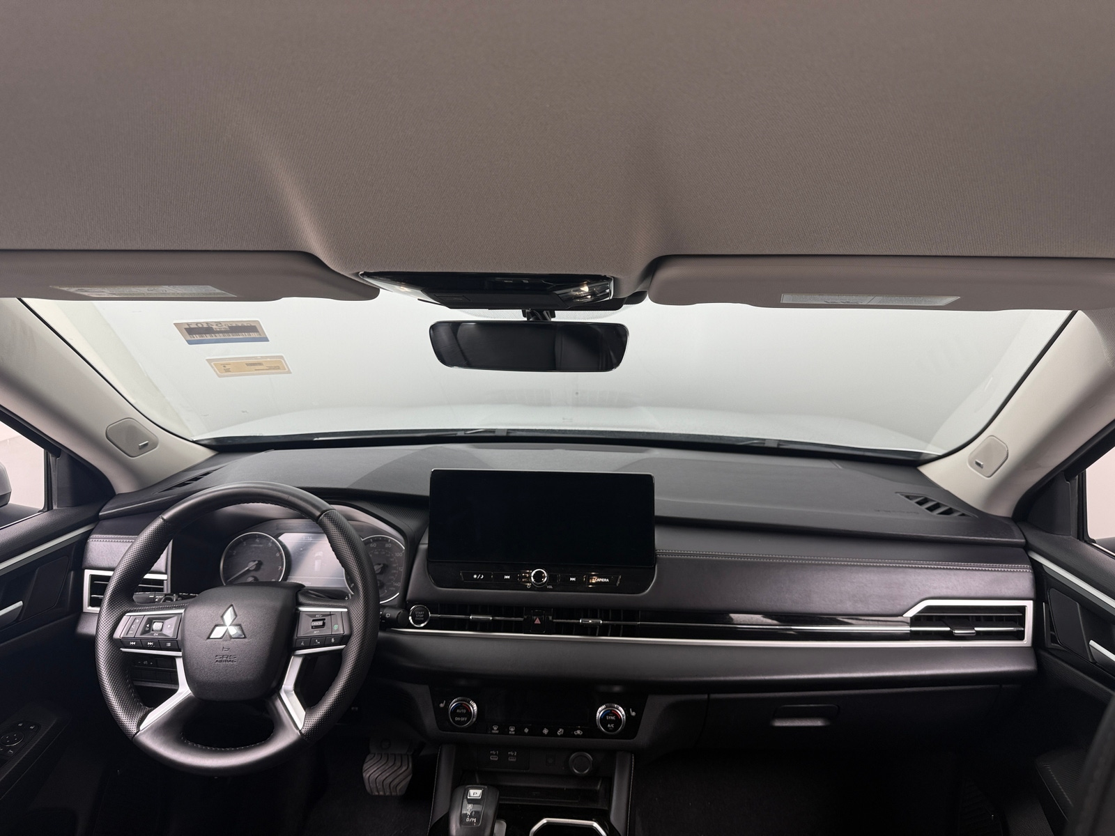Thumbnail: 2025 Mitsubishi Outlander - 2