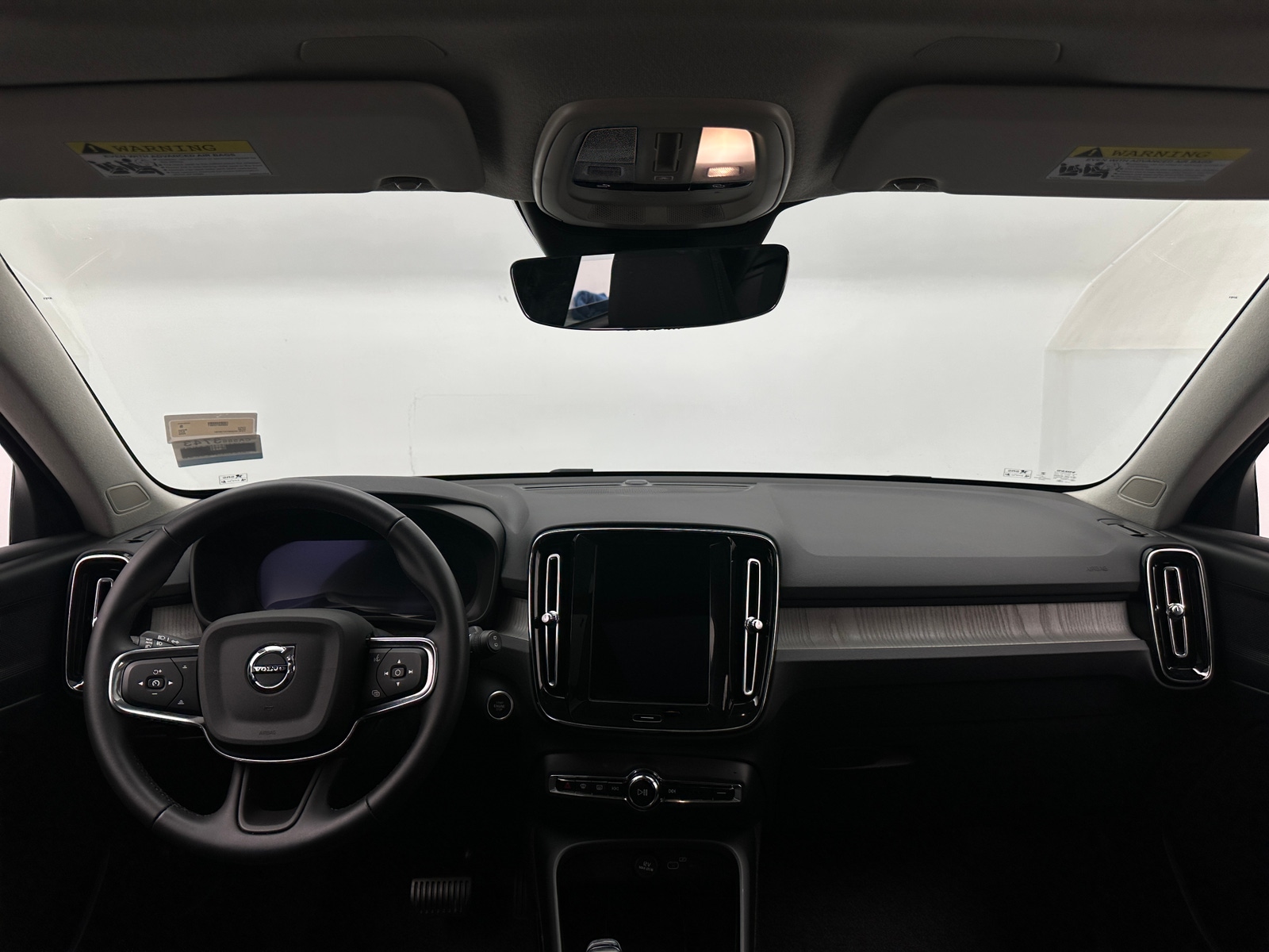 Thumbnail: 2026 Volvo XC40 - 3