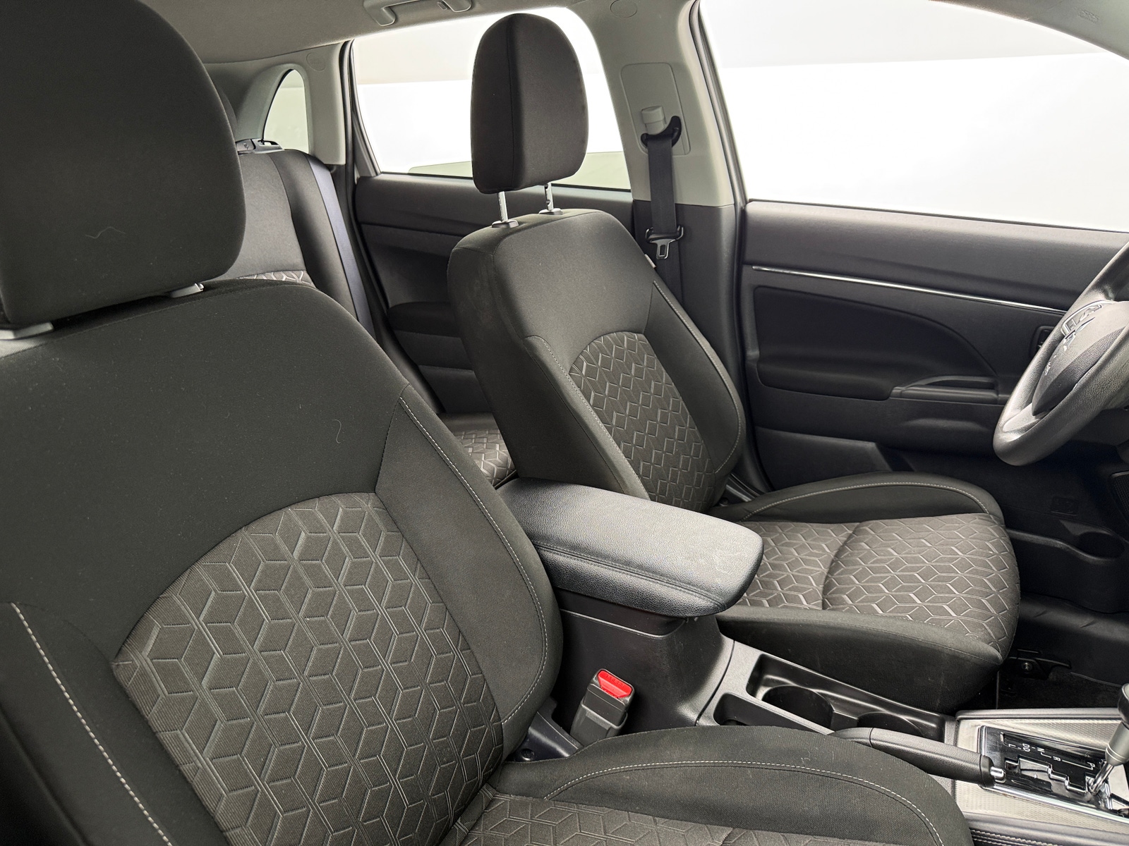 Thumbnail: 2024 Mitsubishi Outlander Sport - 2