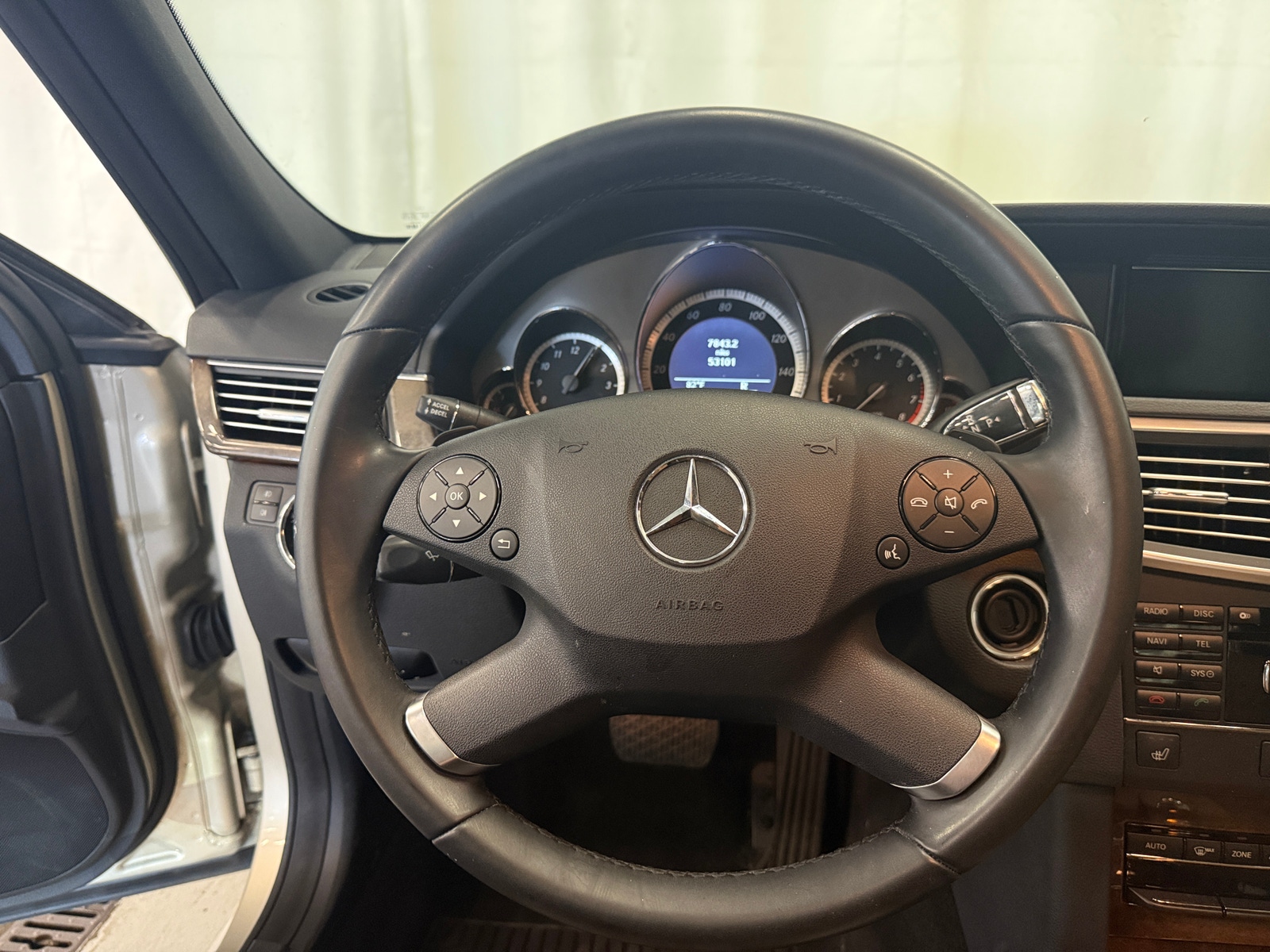 Thumbnail: 2010 Mercedes-Benz E-Class - 4