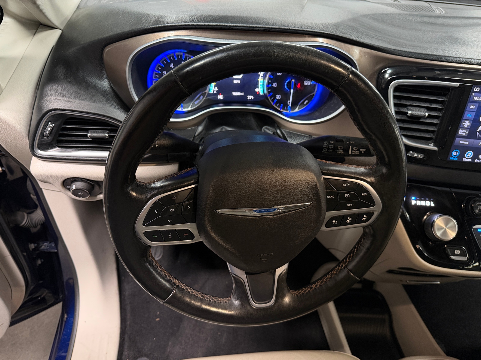 Thumbnail: 2019 Chrysler Pacifica - 4