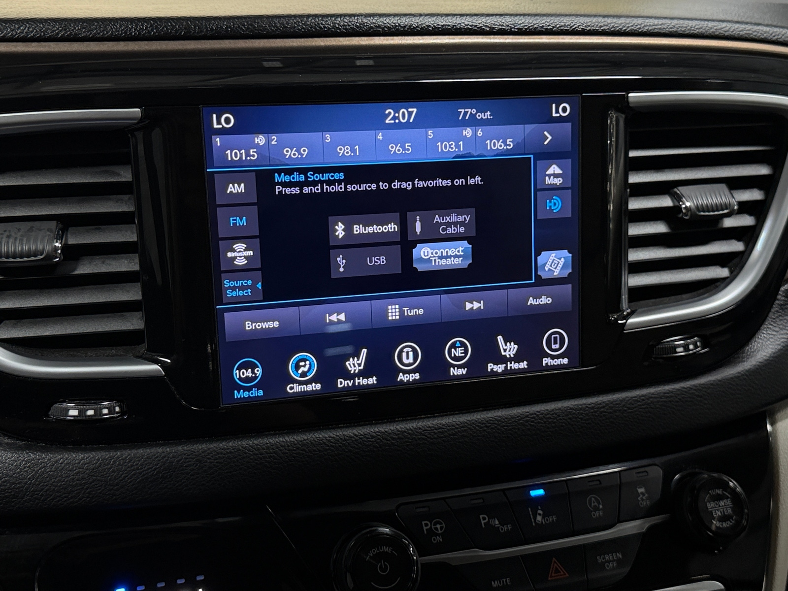 Thumbnail: 2019 Chrysler Pacifica - 3