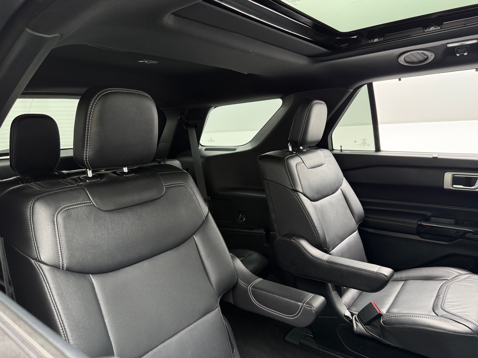 Thumbnail: 2022 Ford Explorer - 5