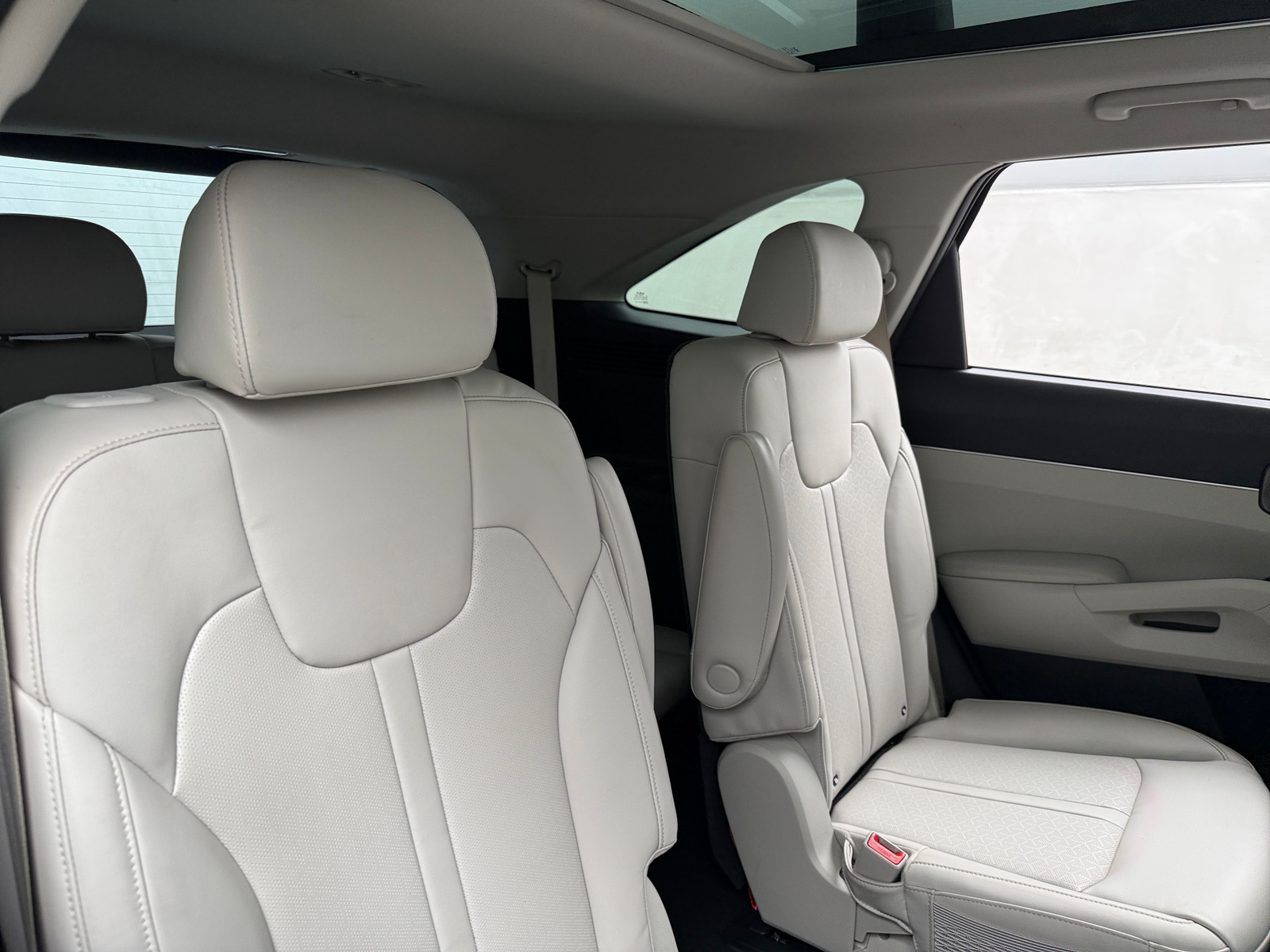 Thumbnail: 2023 Kia Sorento - 5