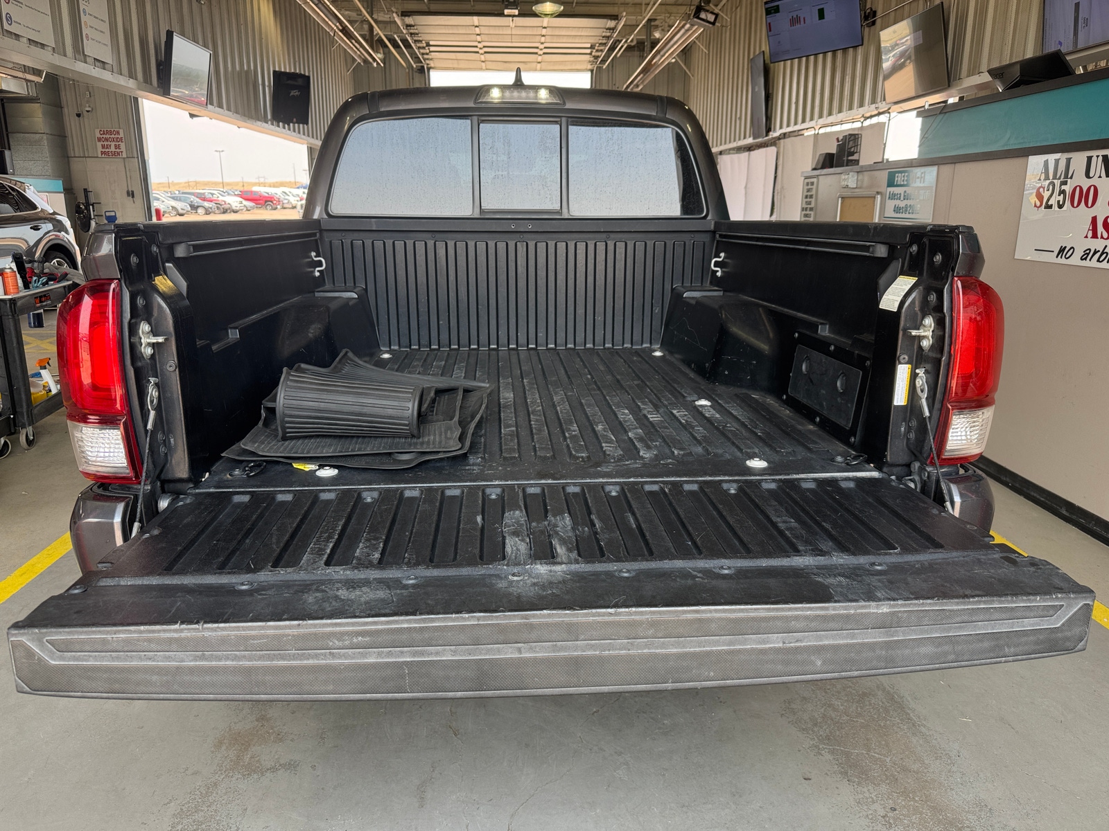 Thumbnail: 2019 Toyota Tacoma - 7