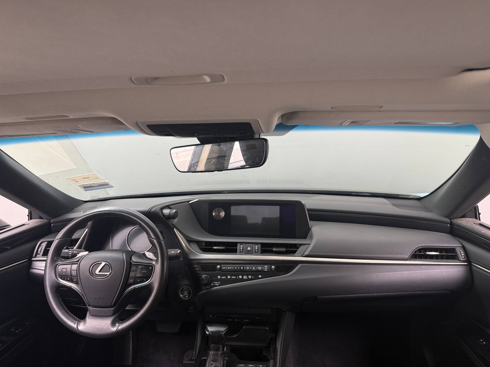 Thumbnail: 2020 Lexus ES - 2