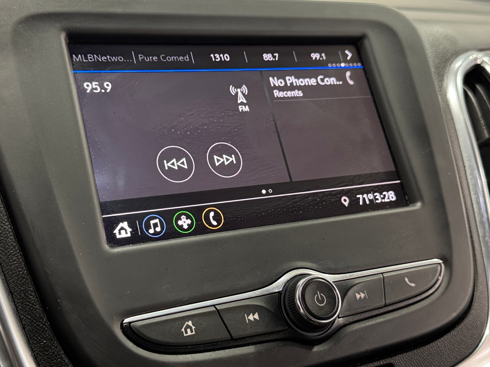 Thumbnail: 2021 Chevrolet Equinox - 4