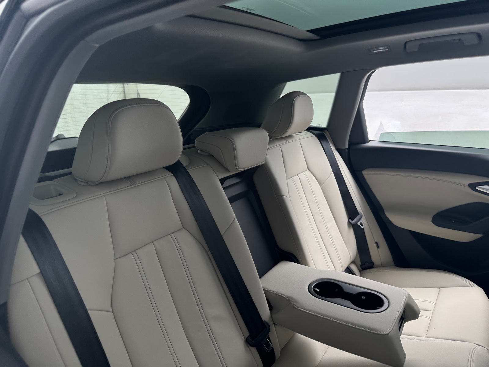 Thumbnail: 2025 Audi Q6 e-tron - 5