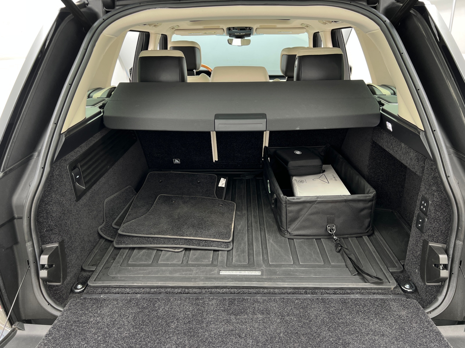 Thumbnail: 2021 Land Rover Range Rover - 6