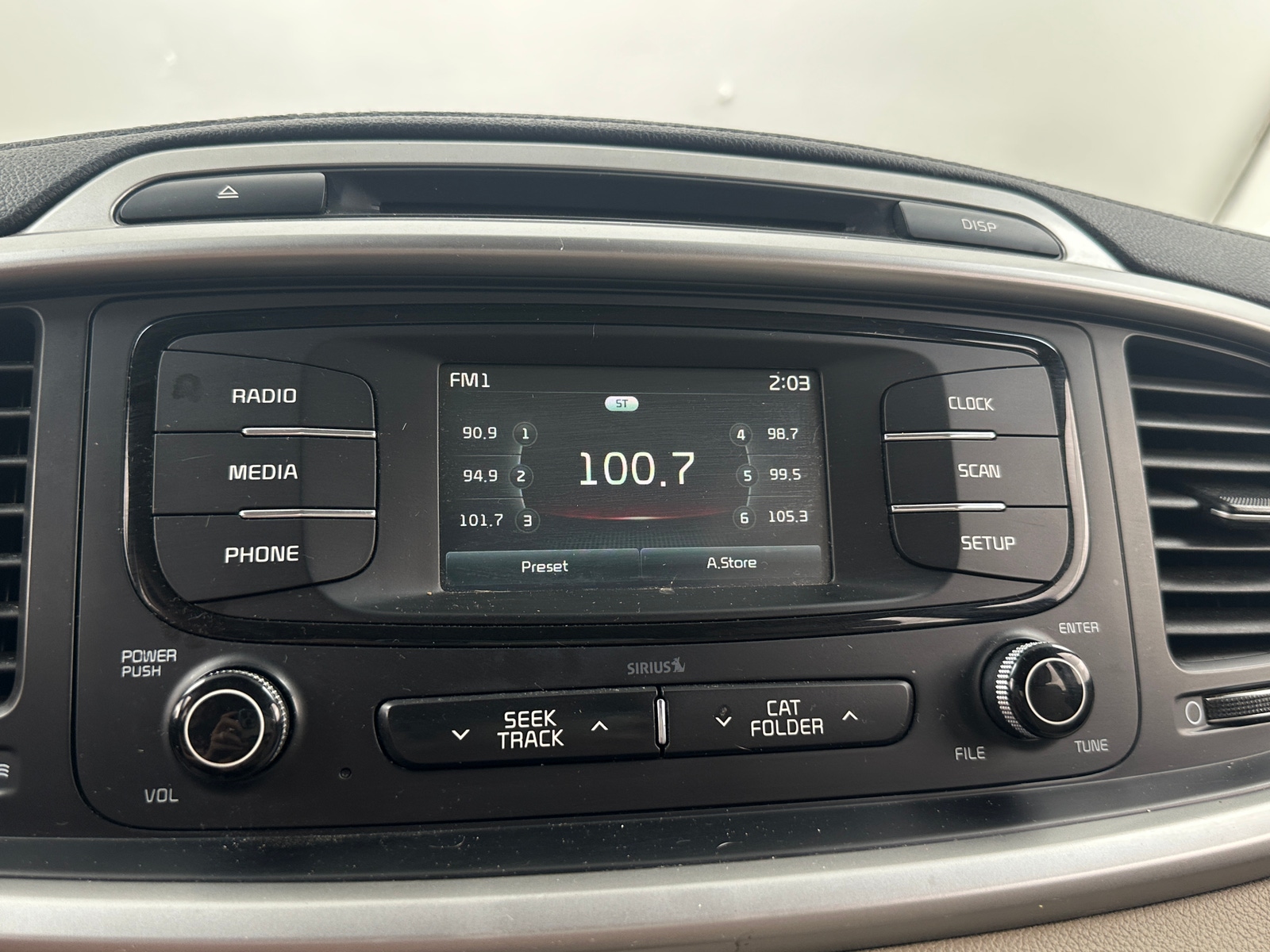 Thumbnail: 2017 Kia Sorento - 4