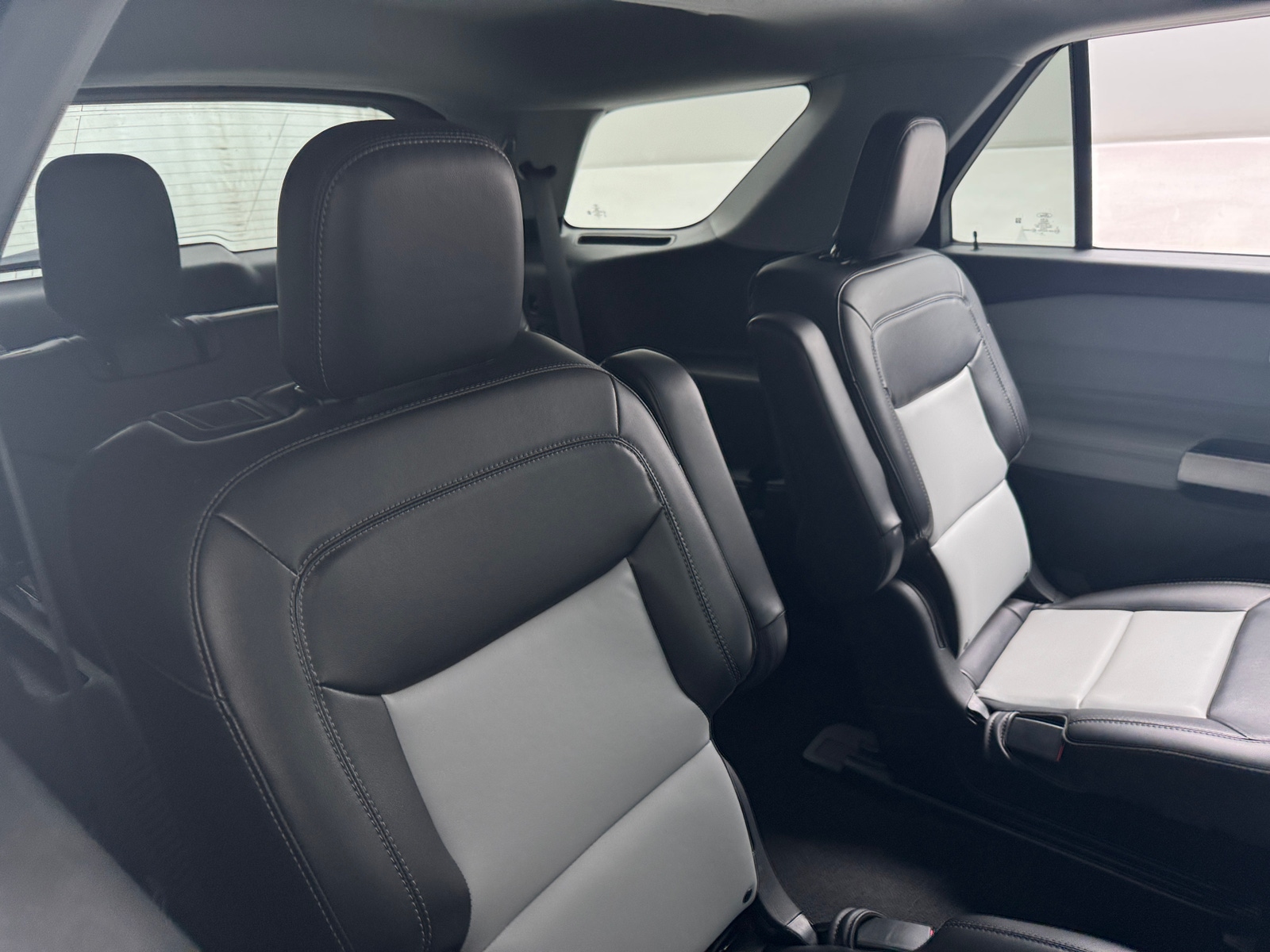 Thumbnail: 2022 Ford Explorer - 6