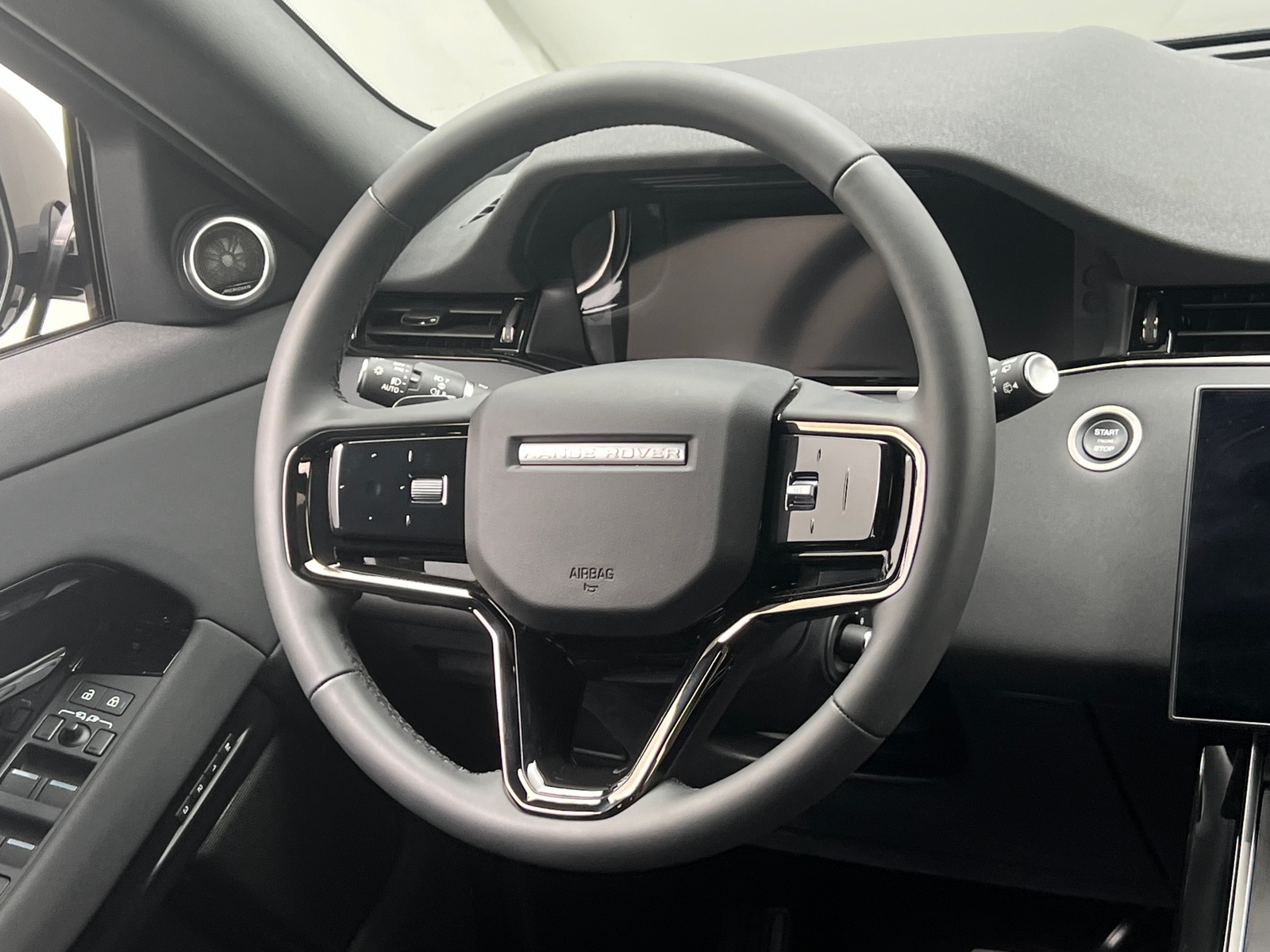 Thumbnail: 2024 Land Rover Range Rover Evoque - 4