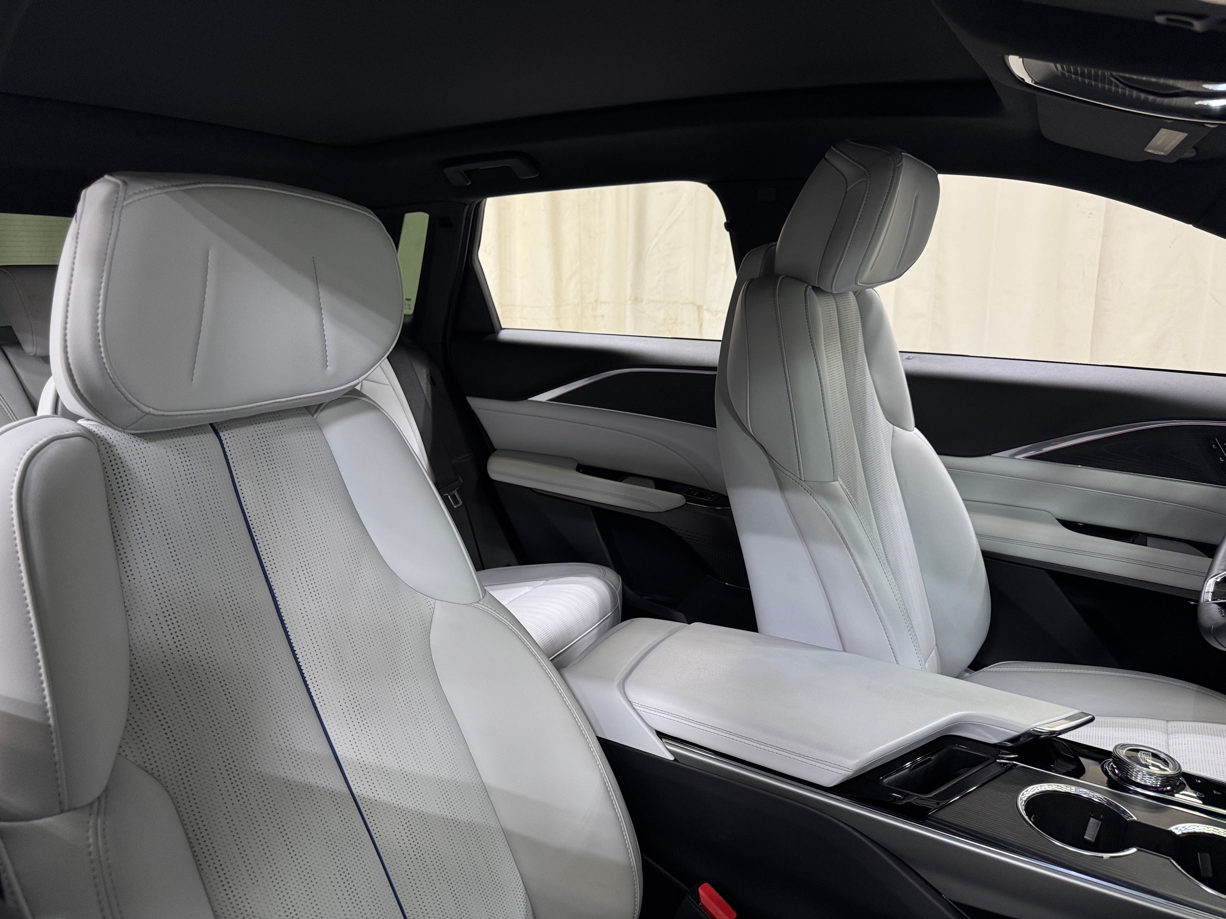 Used 2024 Cadillac LYRIQ Luxury 1 with VIN 1GYKPPRK0RZ105433 for sale in Auburn, WA