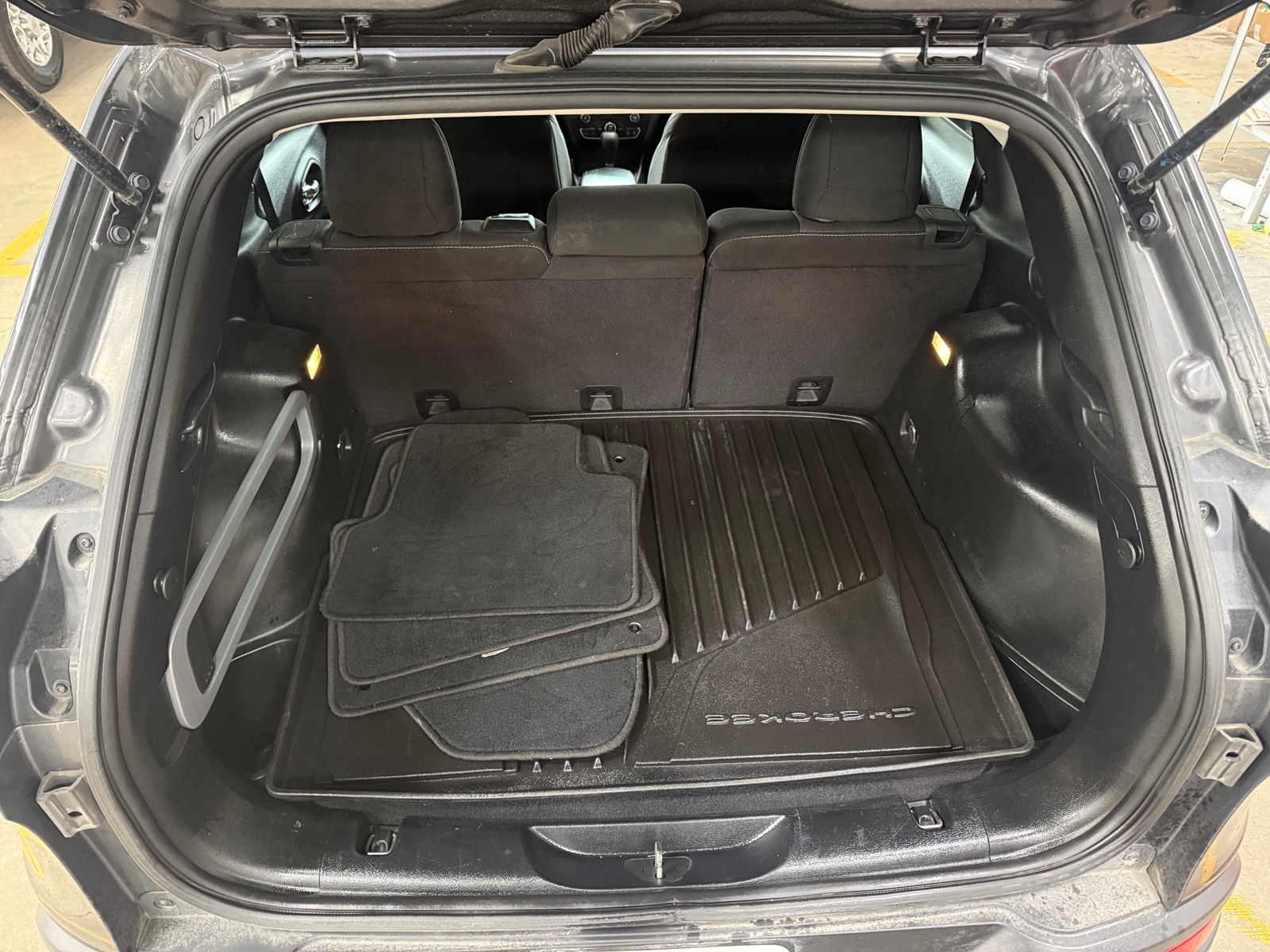Thumbnail: 2017 Jeep Cherokee - 7