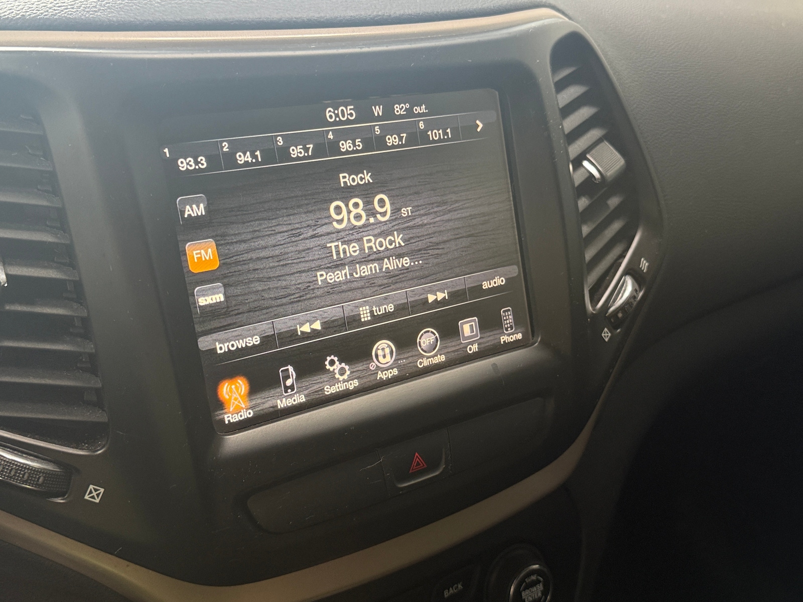 Thumbnail: 2017 Jeep Cherokee - 4