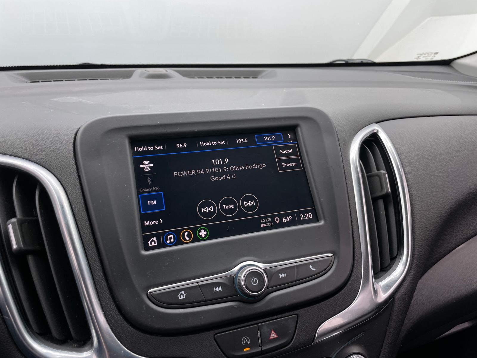 Thumbnail: 2022 Chevrolet Equinox - 4