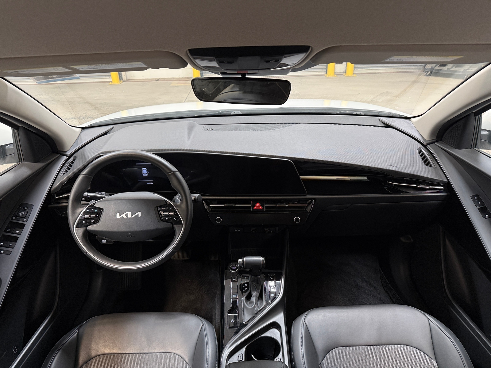 Thumbnail: 2023 Kia Niro - 3