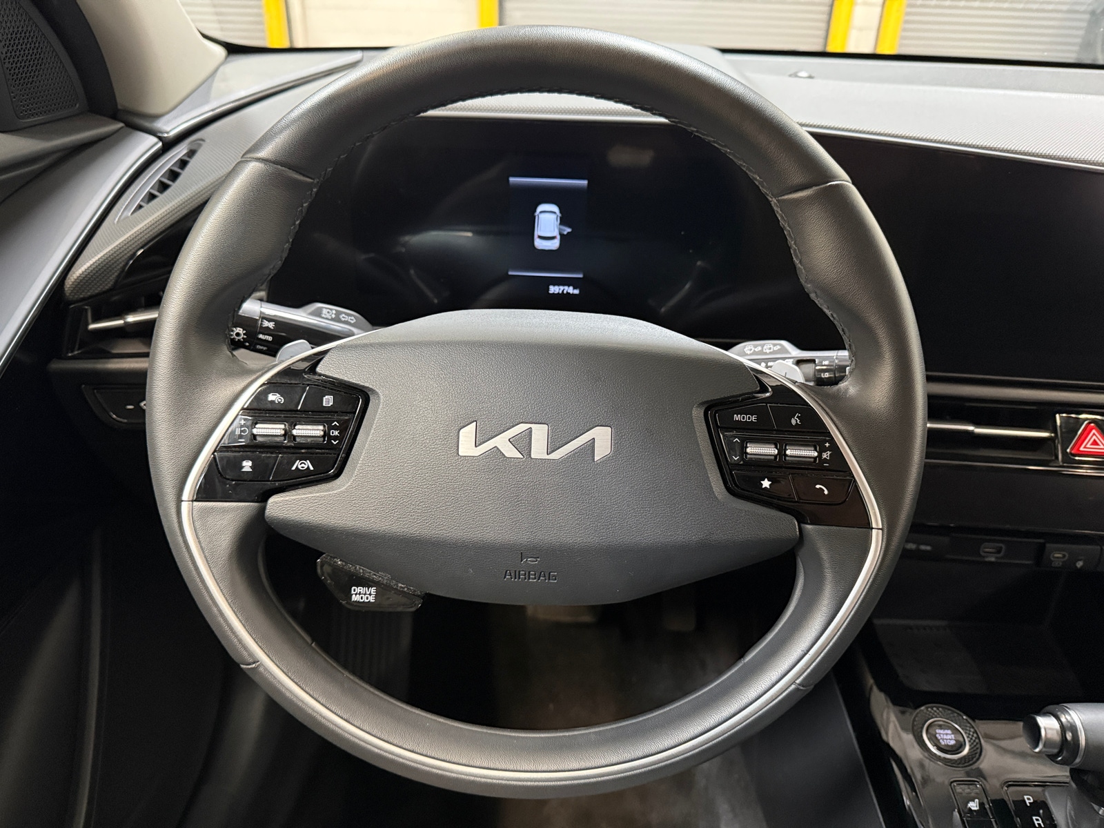 Thumbnail: 2023 Kia Niro - 5