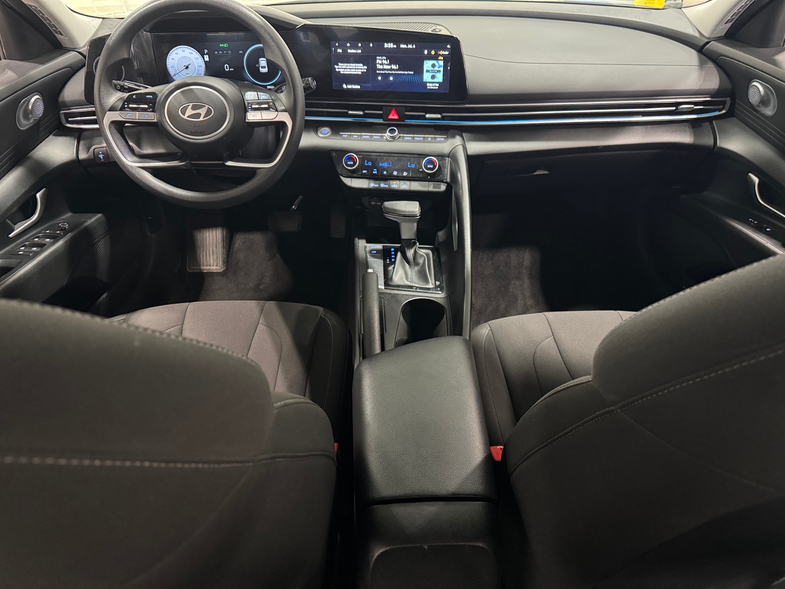 Thumbnail: 2024 Hyundai Elantra - 3