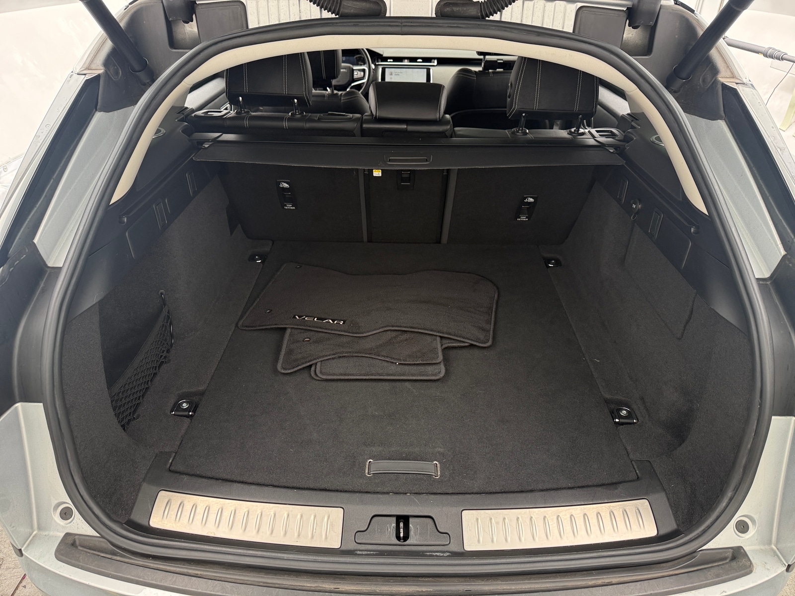 Thumbnail: 2021 Land Rover Range Rover Velar - 6