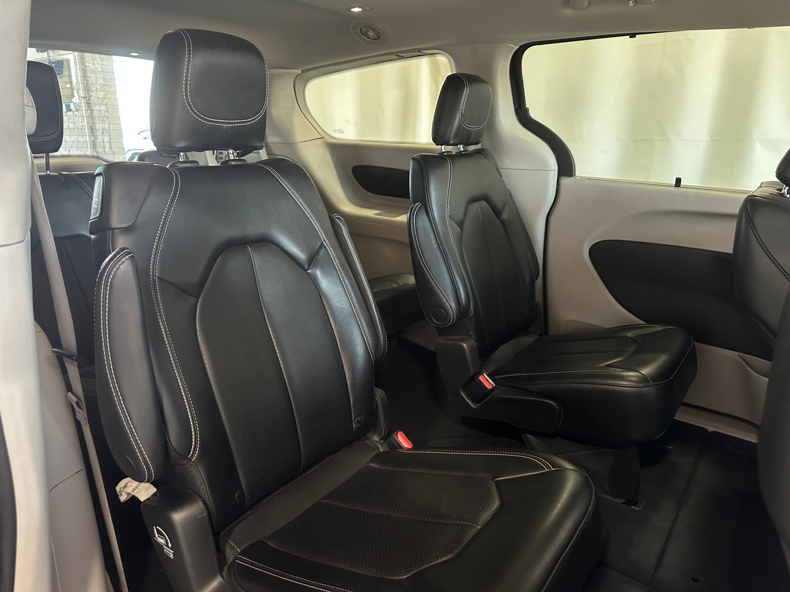 Thumbnail: 2023 Chrysler Pacifica - 5