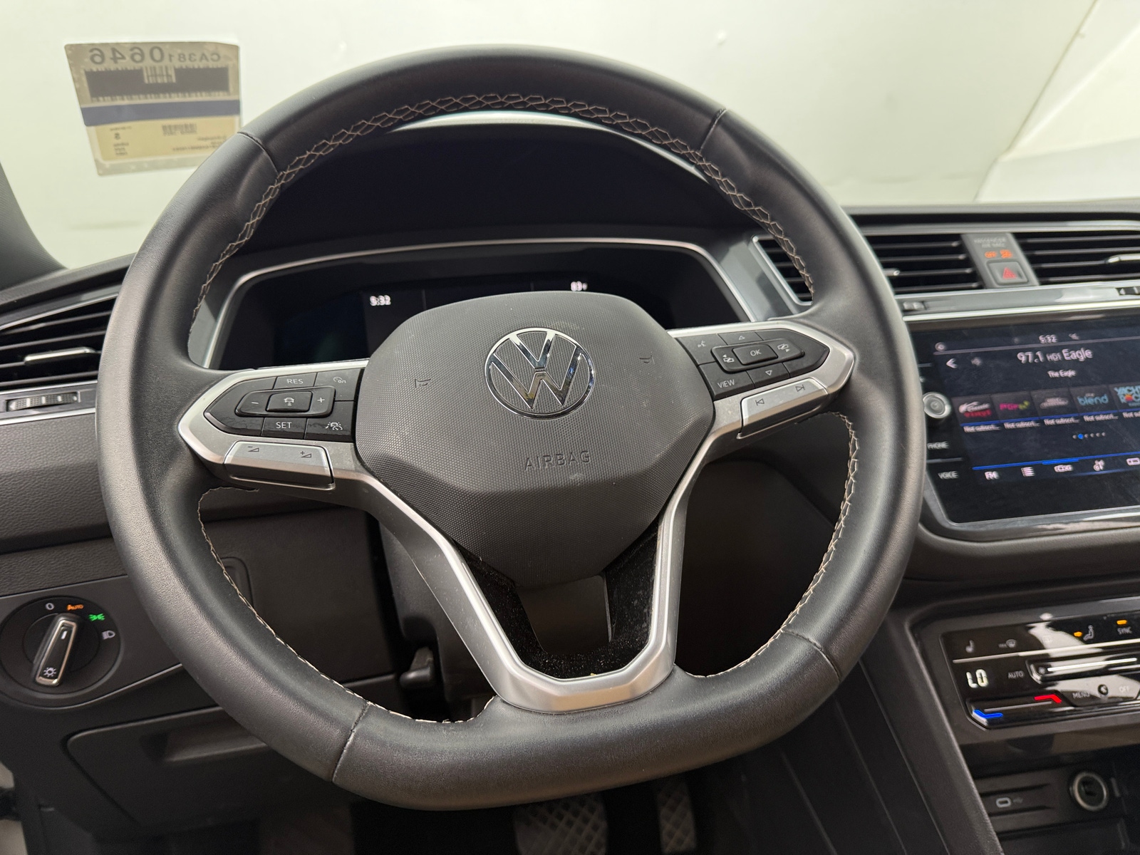 Thumbnail: 2022 Volkswagen Tiguan - 4