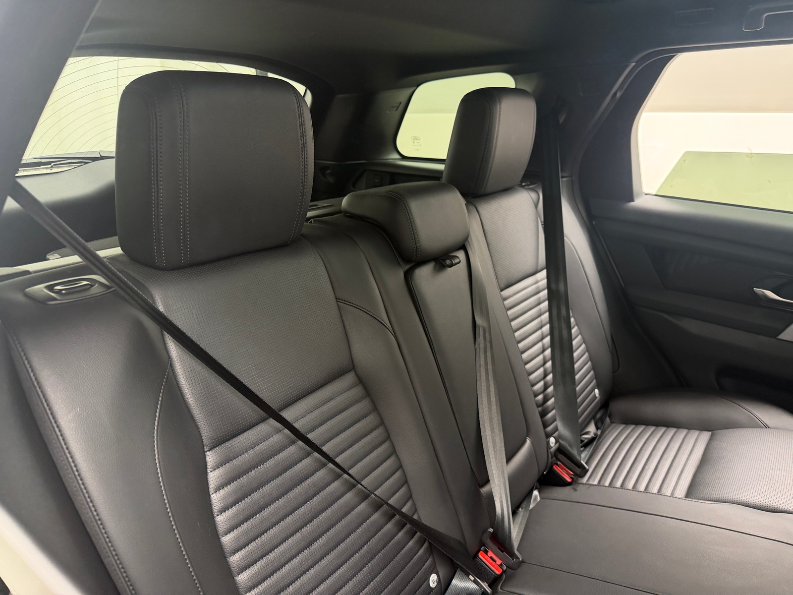 Thumbnail: 2023 Land Rover Discovery Sport - 5