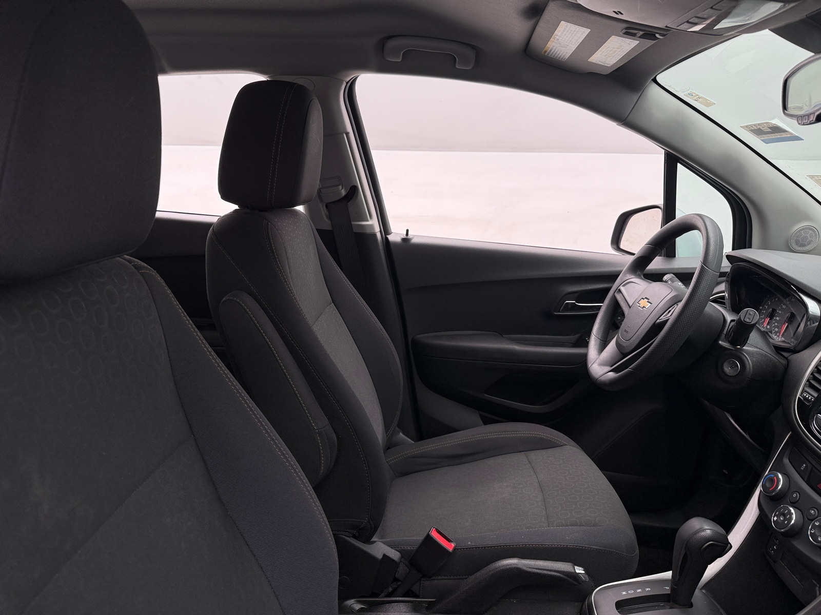 Thumbnail: 2017 Chevrolet Trax - 2